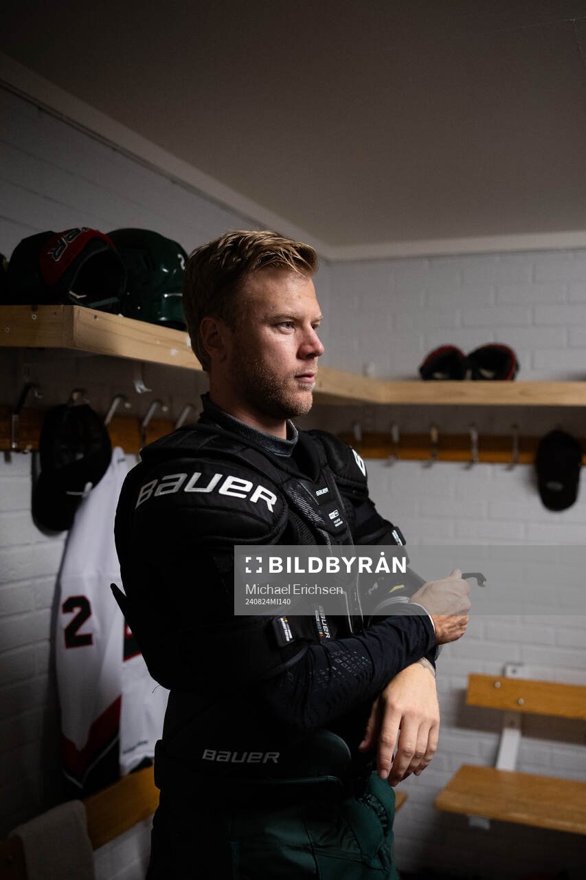 Frölundas Christian Folin innan ishockeymatchen i