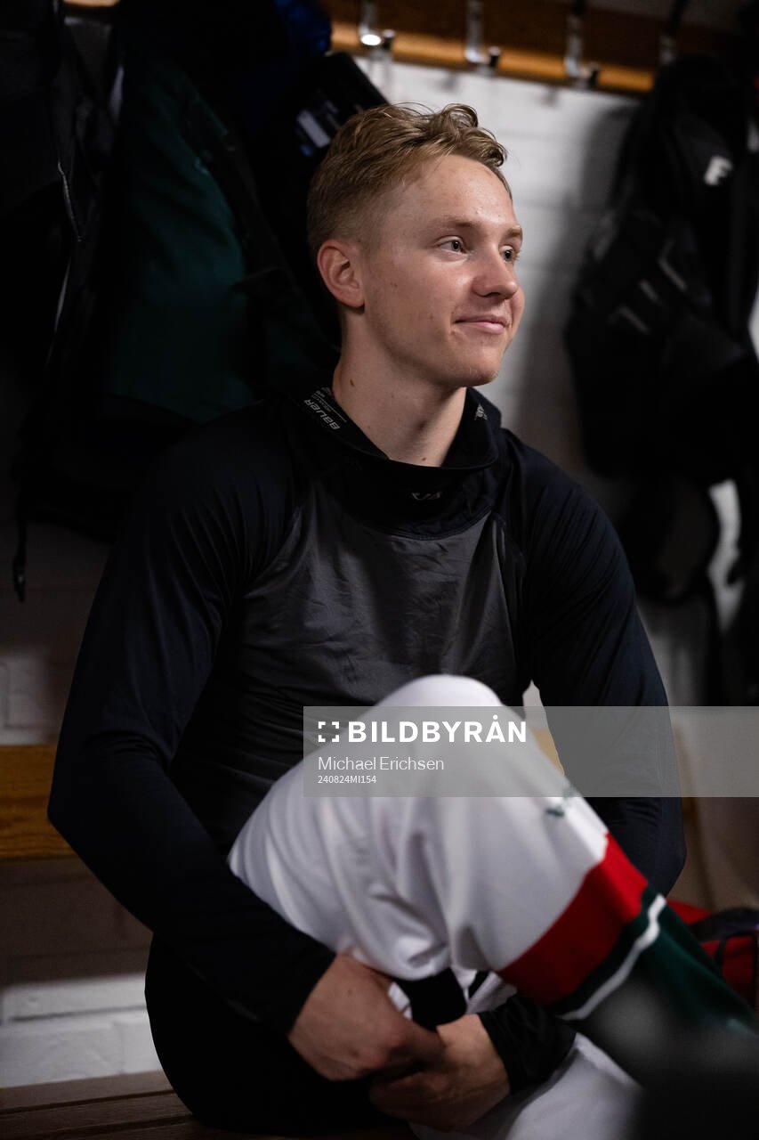 Frölundas Noah Hasa innan ishockeymatchen i Strömstad