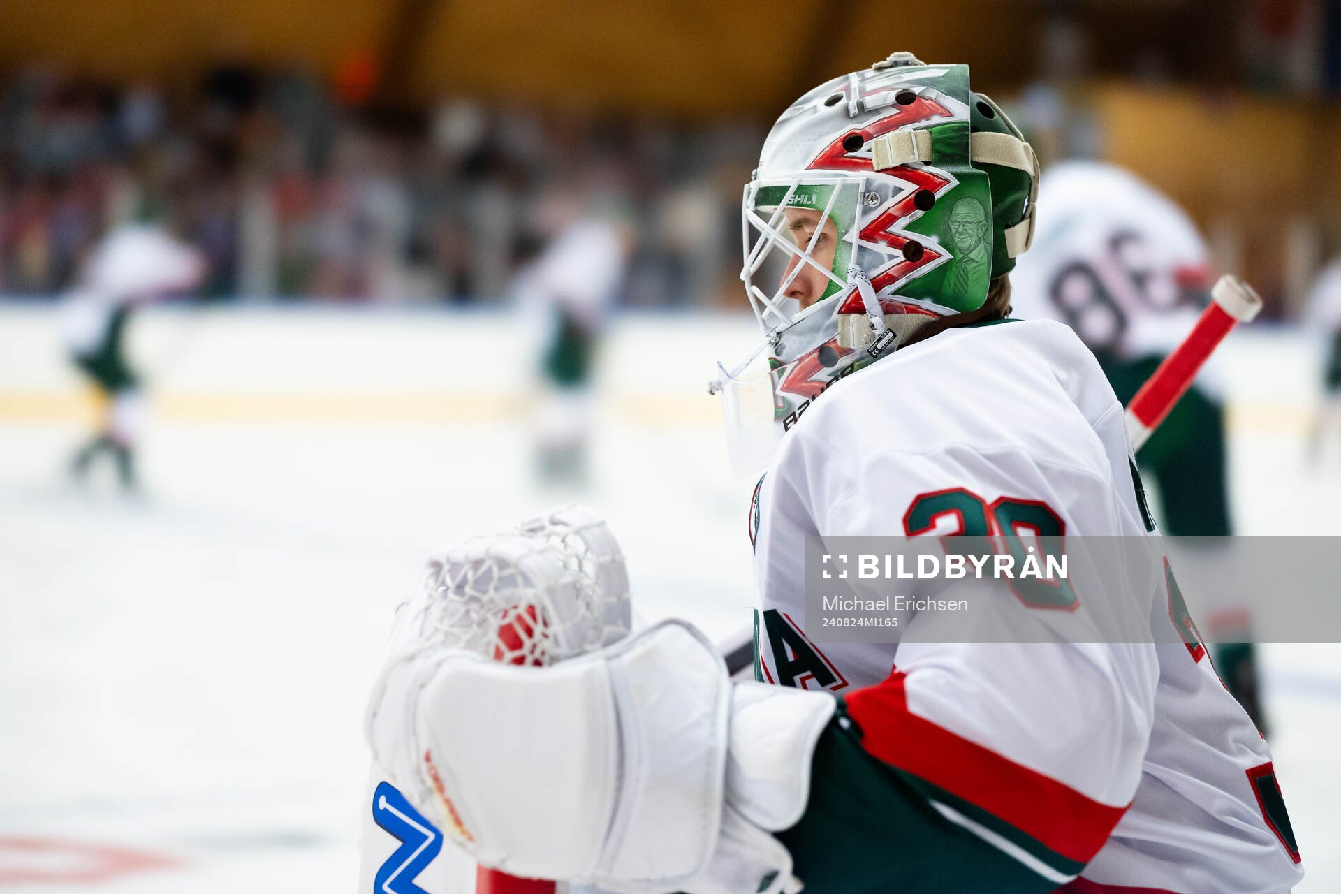 Frölundas målvakt Tobias Normann innan ishockeymatchen i