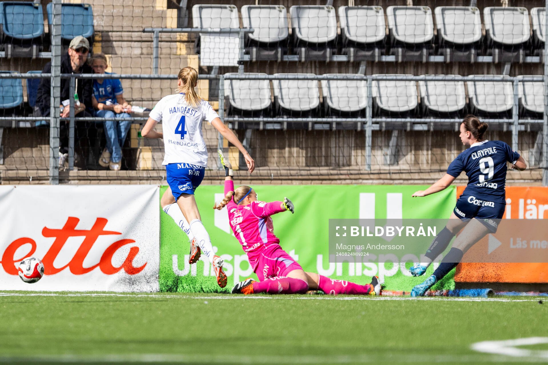 Linköpings Aimee Claypole gör 1-0 bakom IFK Norrköpings