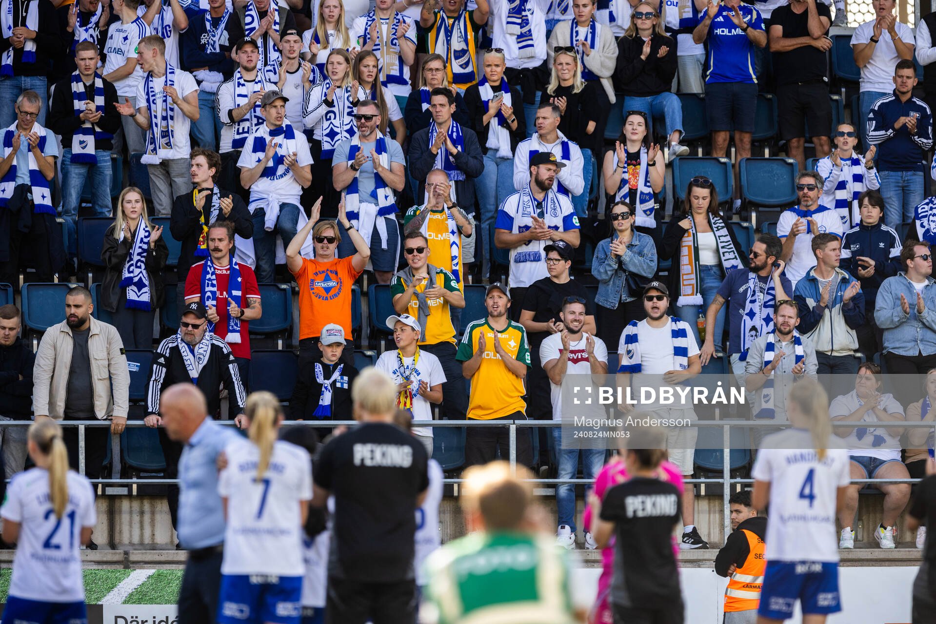 IFK Norrköpings spelare tackar publiken