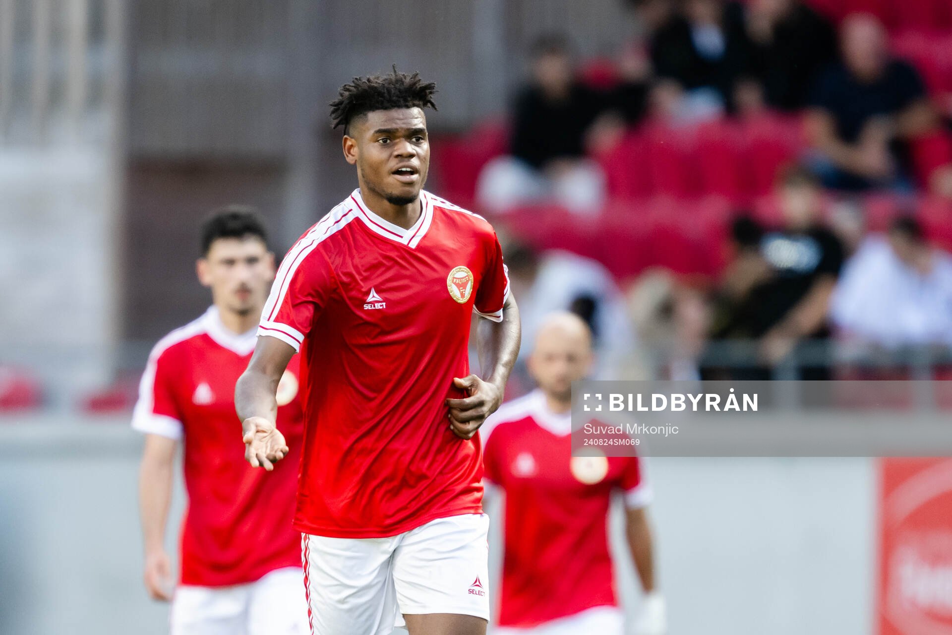 Kalmars Vince Osuji jublar efter 2-1 under fotbollsmatchen i Allsvenskan mellan Kalmar och Malmö FF den 24 augusti 2024 i Kalmar. 