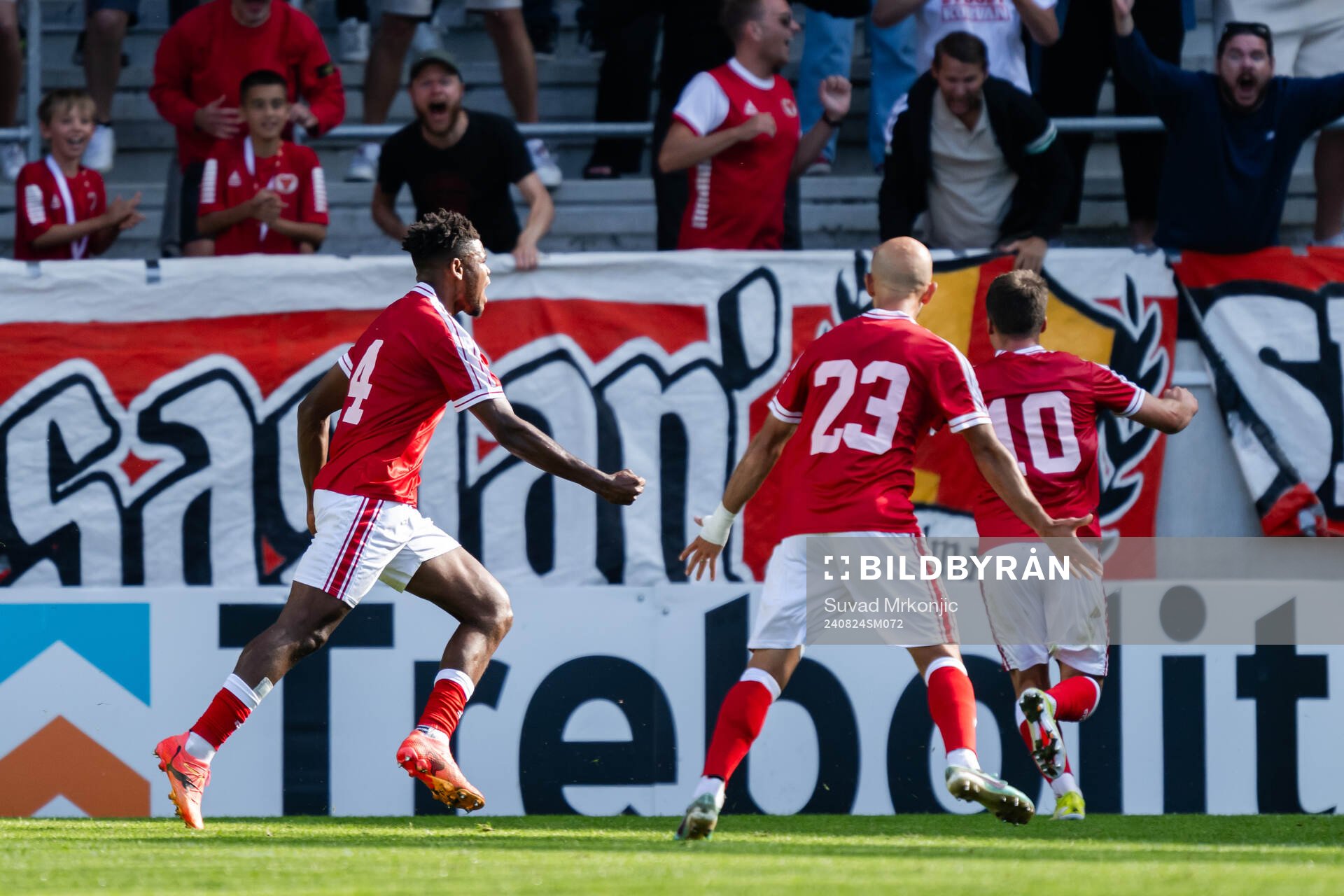Kalmars Vince Osuji jublar