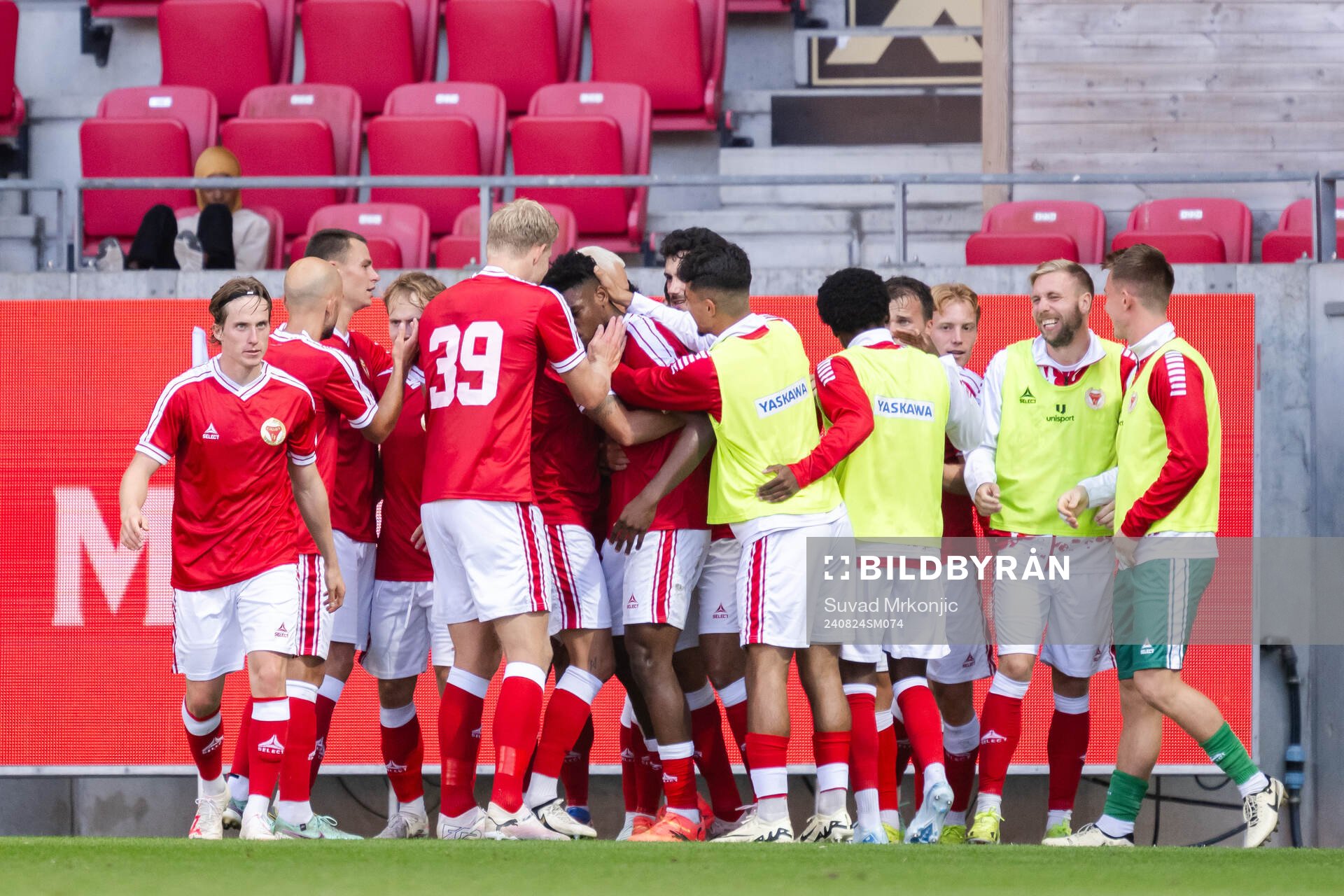 Kalmars spelare jublar