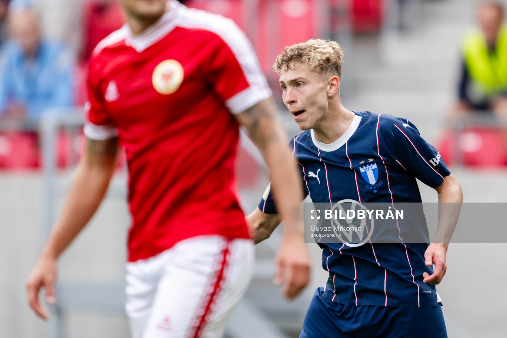 Malmö FFs Hugo Bolin jublar efter 2-2 under fotbollsmatchen i Allsvenskan mellan Kalmar och Malmö FF den 24 augusti 2024 i Kalmar. 