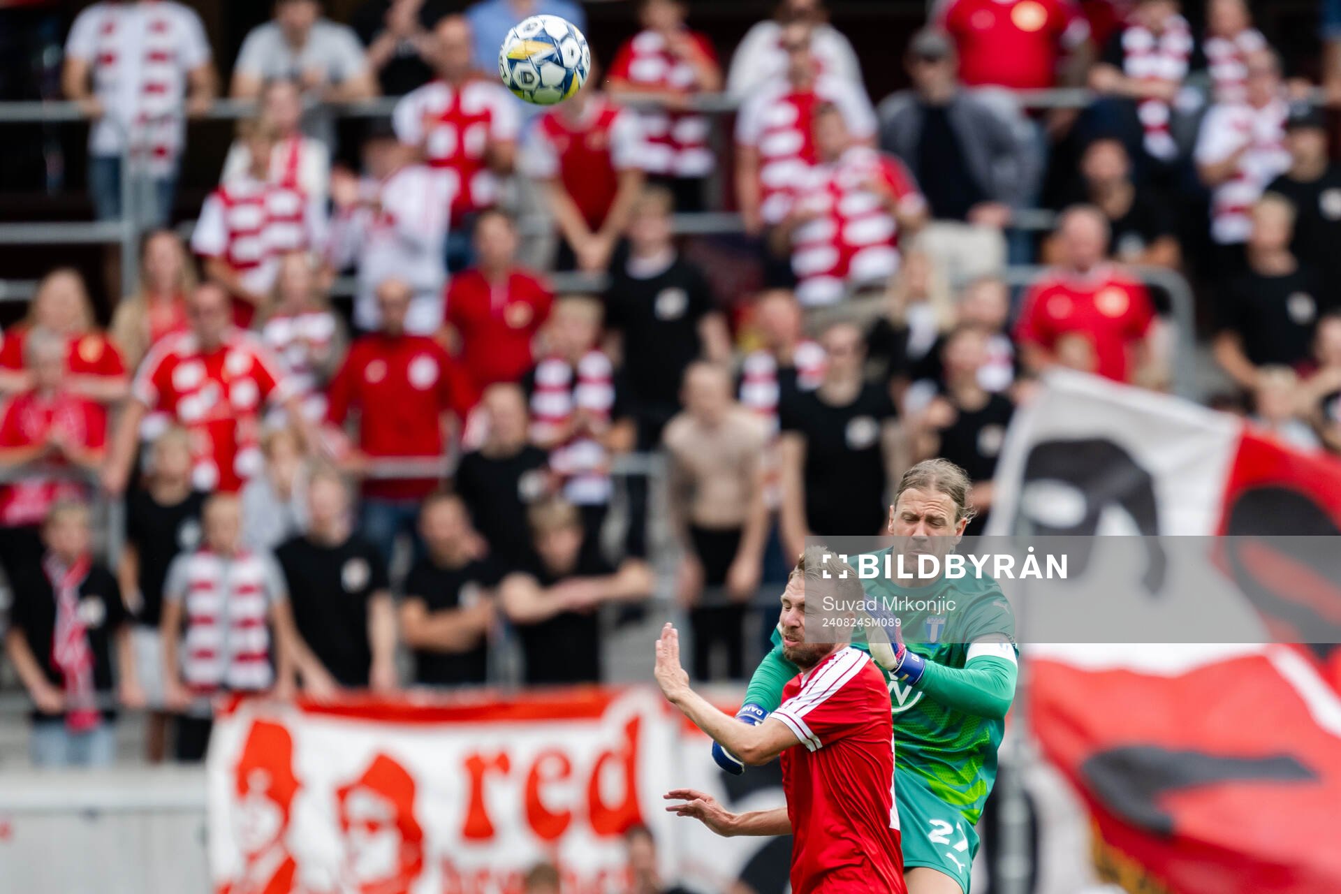 Kalmars Jonathan Ring och Malmö FFs målvakt Johan Dahlin