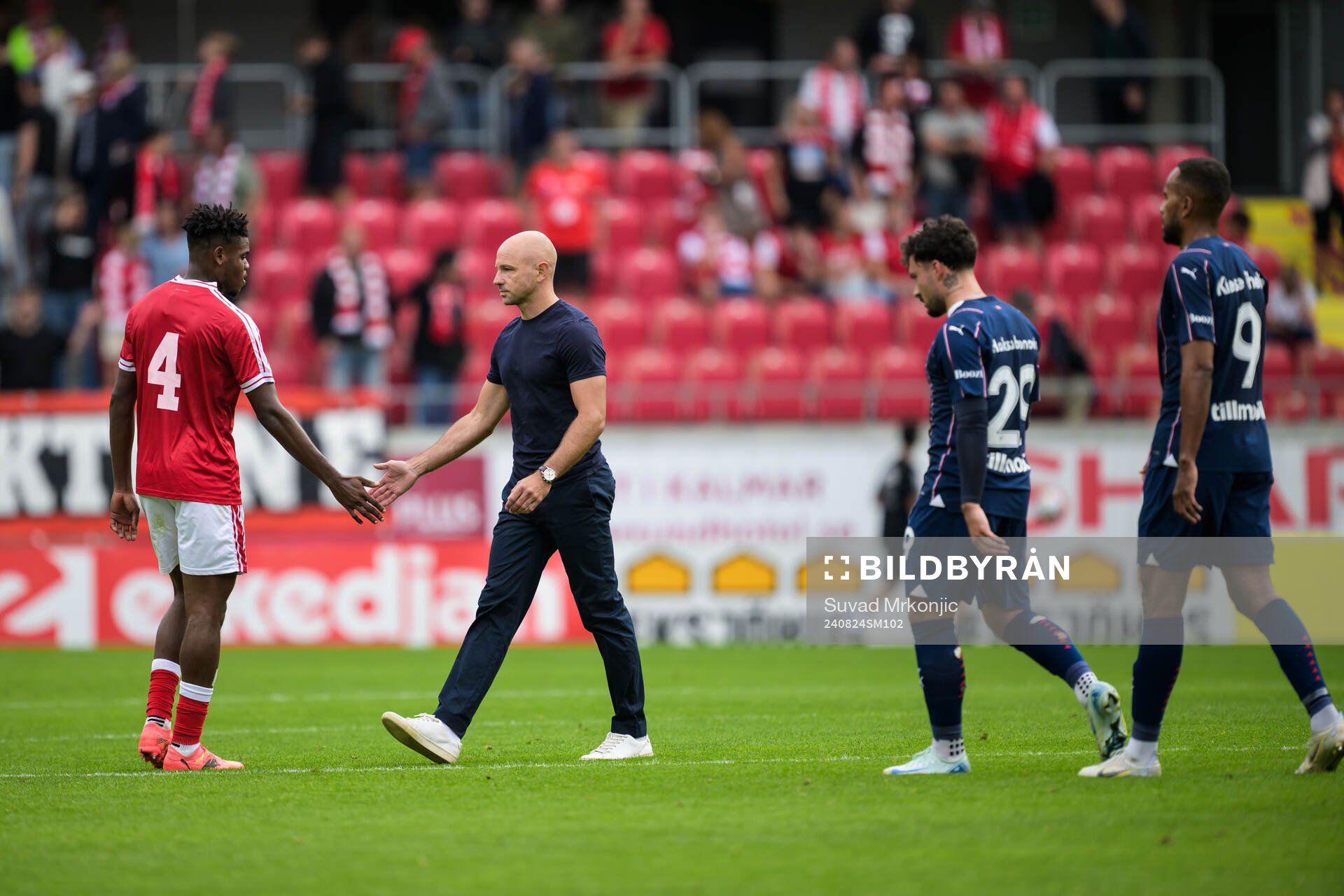 Kalmars Vince Osuji och tränare Stefan Larsson och Malmö