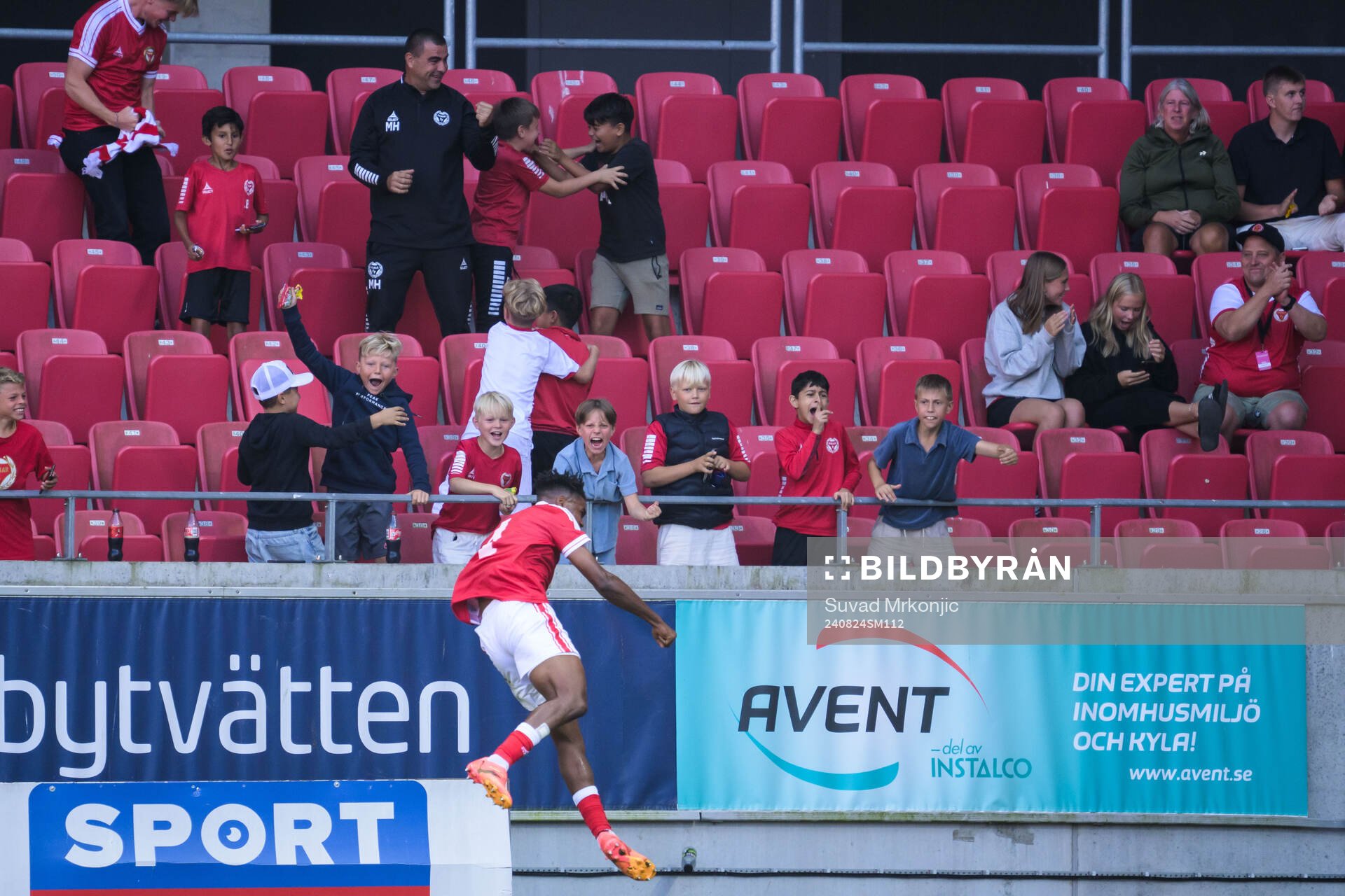 Kalmars Vince Osuji jublar