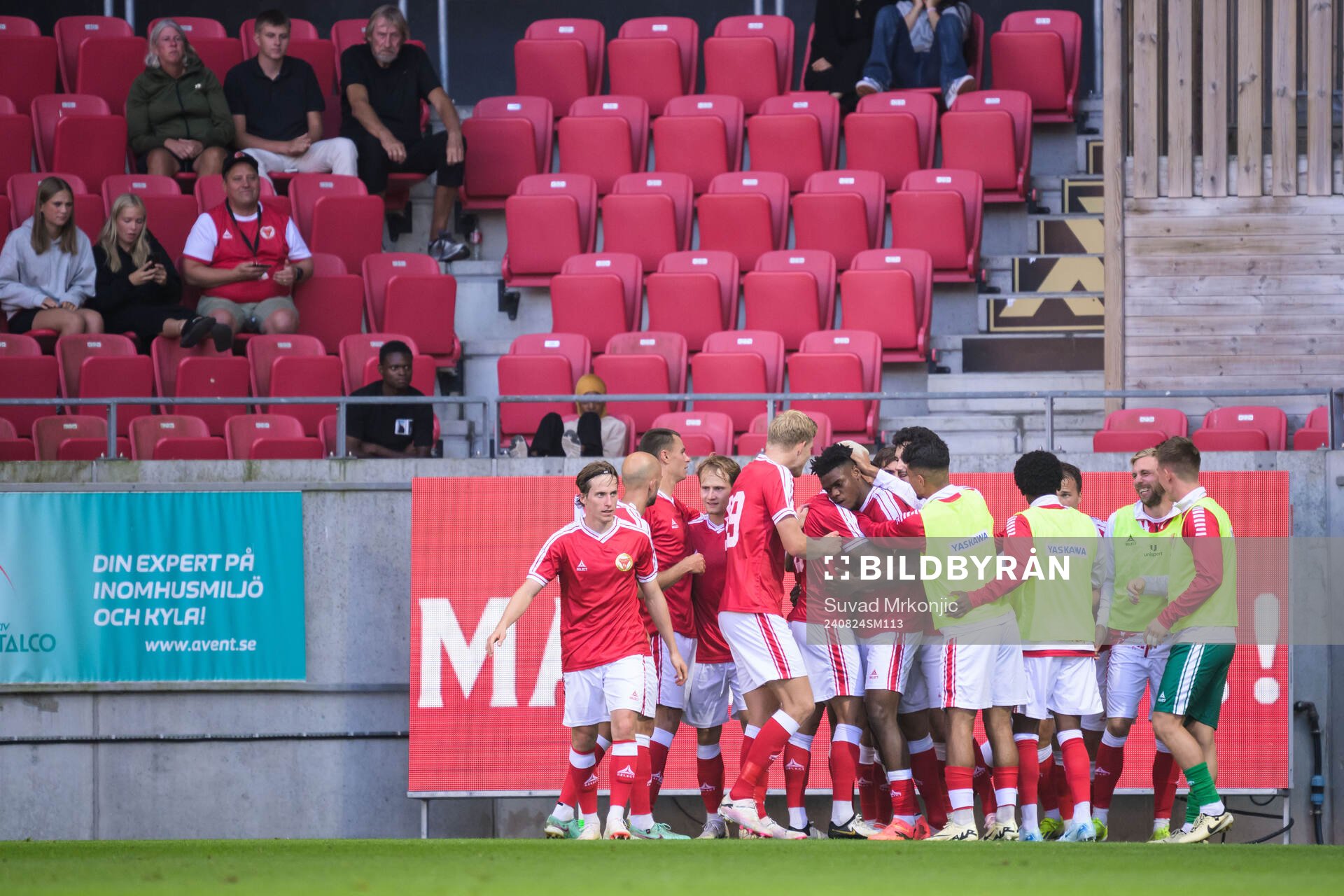 Kalmar spelare jublar efter 2-1 under fotbollsmatchen i Allsvenskan mellan Kalmar och Malmö FF den 24 augusti 2024 i Kalmar. 