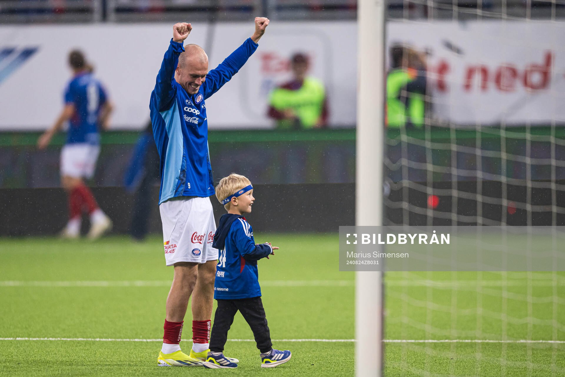 Petter Dahle Strand of Vålerenga celebrates