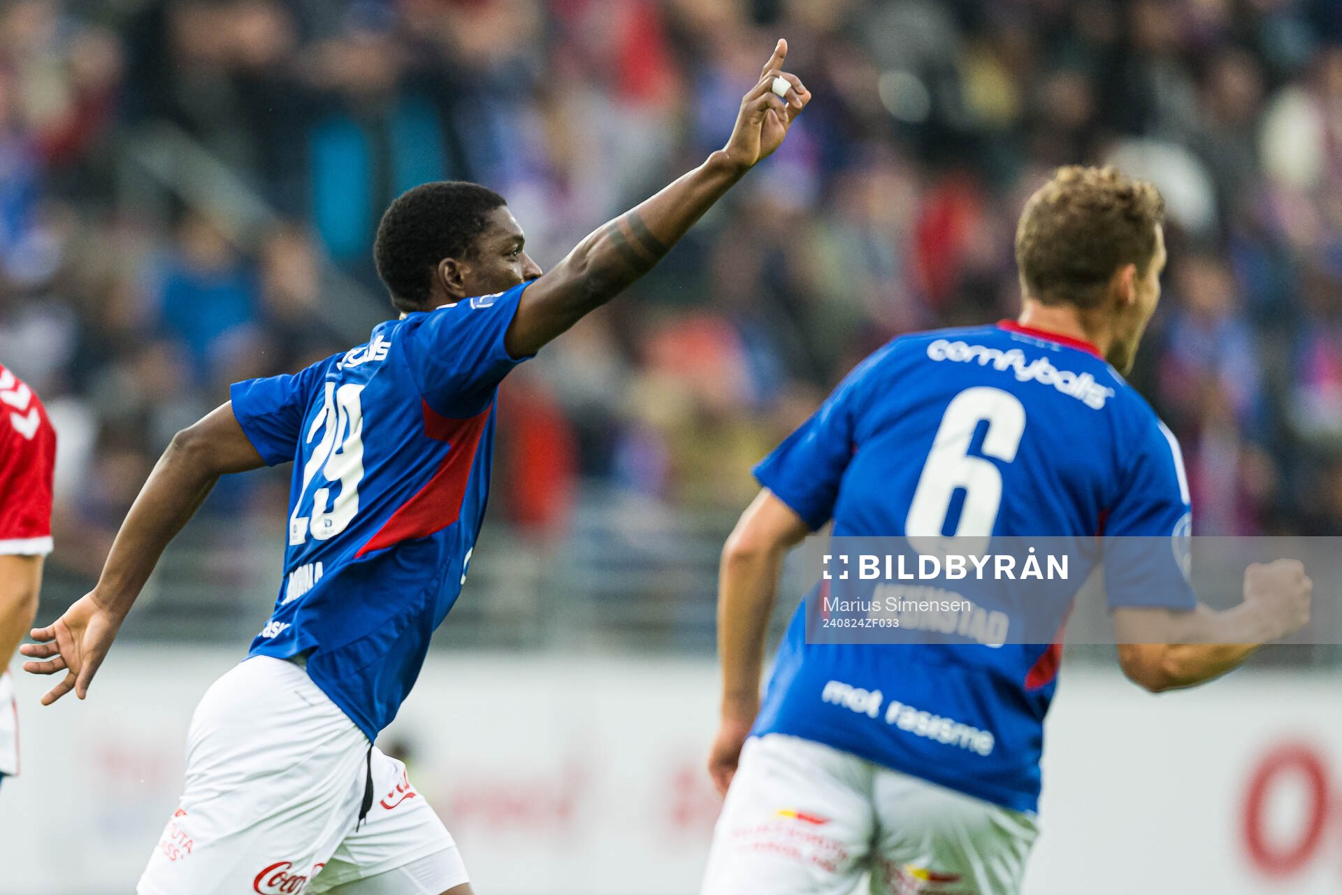 Fidel Brice Ambina of Vålerenga celebrates