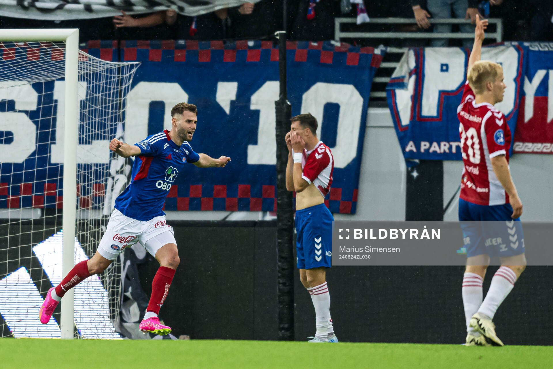 Muamer Brajanac of Vålerenga celebrates