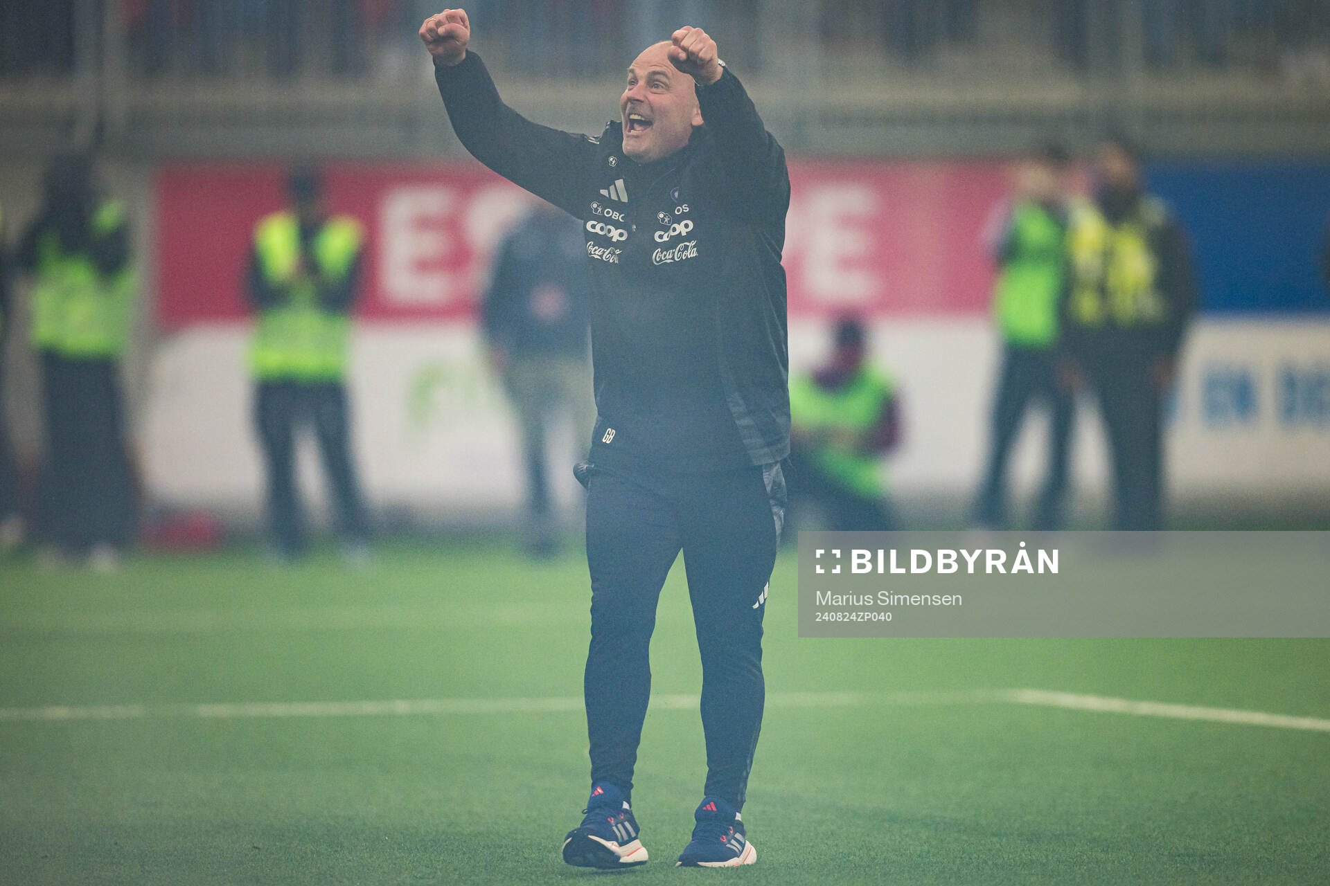 Geir Bakke, head coach of Vålerenga, celebrates