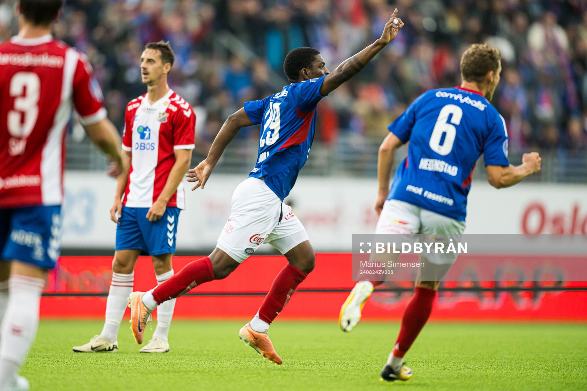 Fidel Brice Ambina of Vålerenga celebrates
