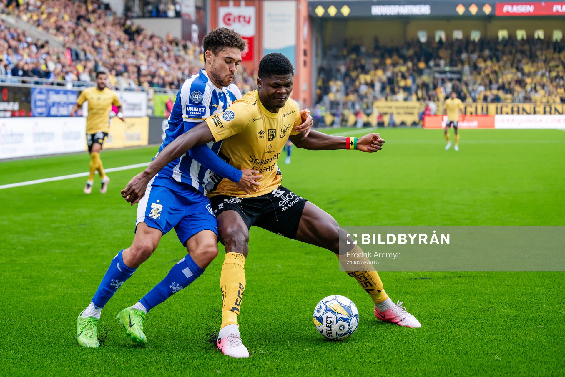 IFK Göteborgs Thomas Santos och Elfsborgs Terry Yegbe