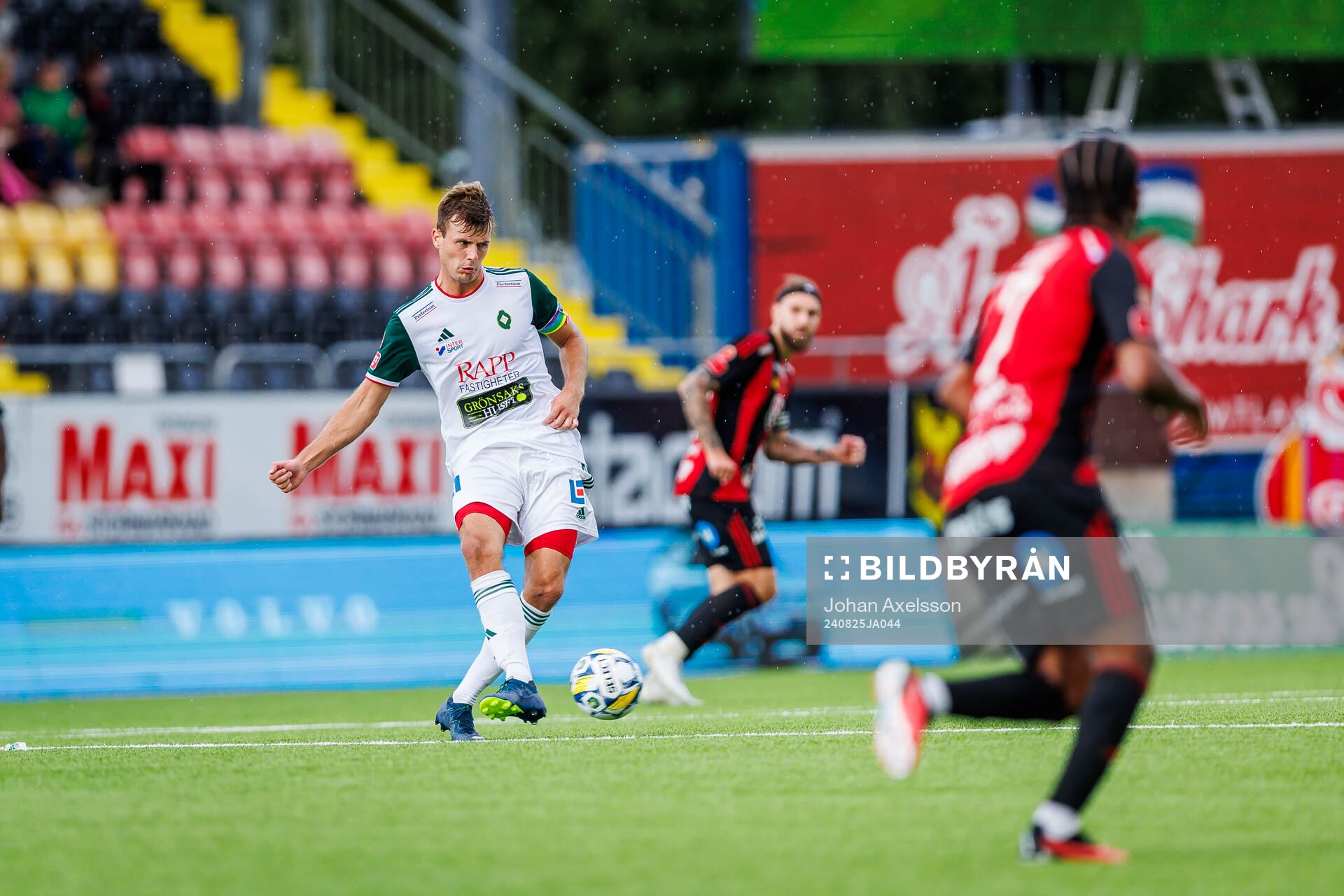 Skövde AIKs Filip Schyberg under fotbollsmatchen i Superettan mellan Östersund och Skövde AIK den 25 augusti 2024 i Östersund. 