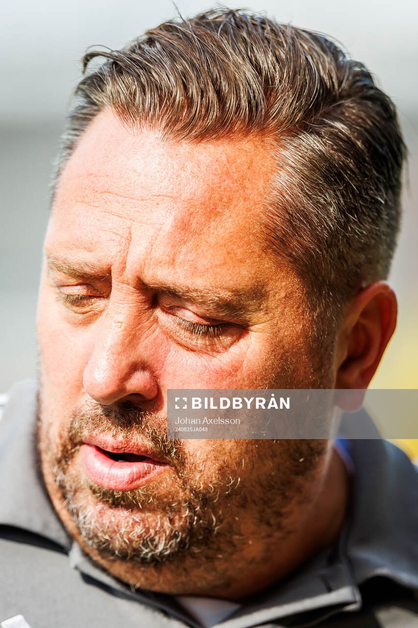 Östersunds tränare Magnus Powell deppar