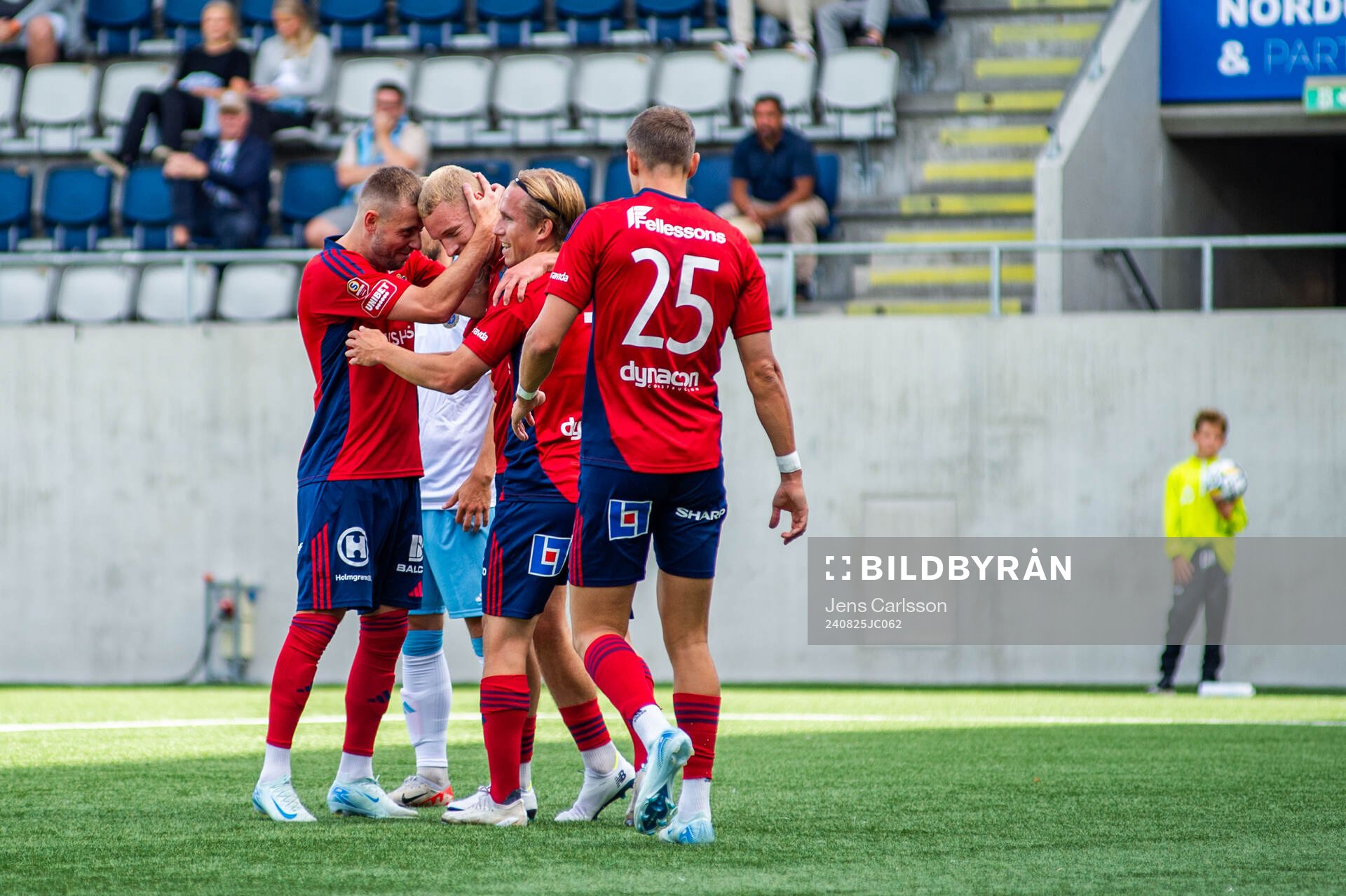 Östers spelare jublar