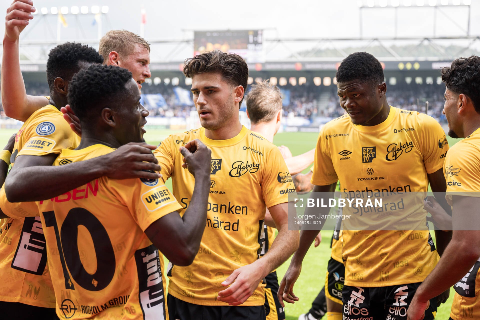 Elfsborgs Michael Baidoo jublar med Besfort Zeneli och