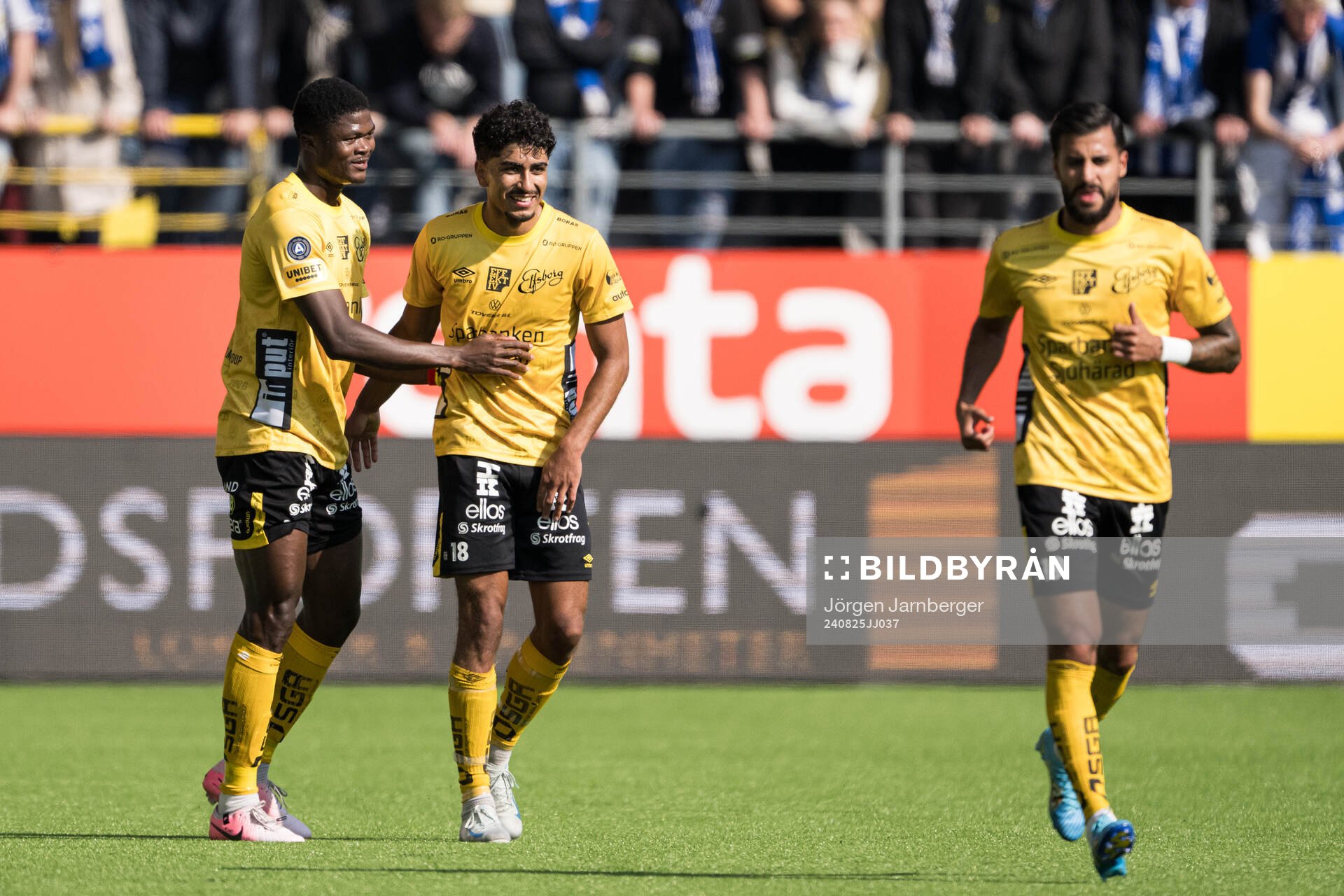 Elfsborgs Terry Yegbe och Ahmed Qasem jublar