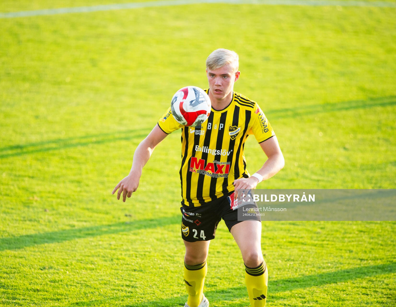 IFK Hässleholms Linus Roslund i matchen i division 2