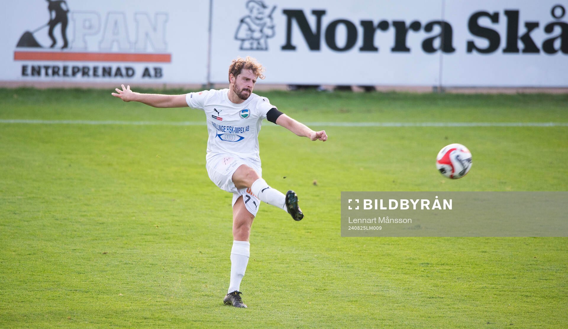 Österlens Robin Asaad i matchen i division 2 mellan IFK