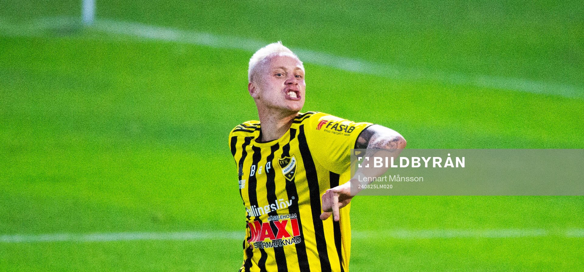 IFK Hässleholms Alexander Sjöström har gjort 3-1 och jublar i matchen i division 2 mellan IFK Hässleholm och Österlens FF 26 augusti 2024.