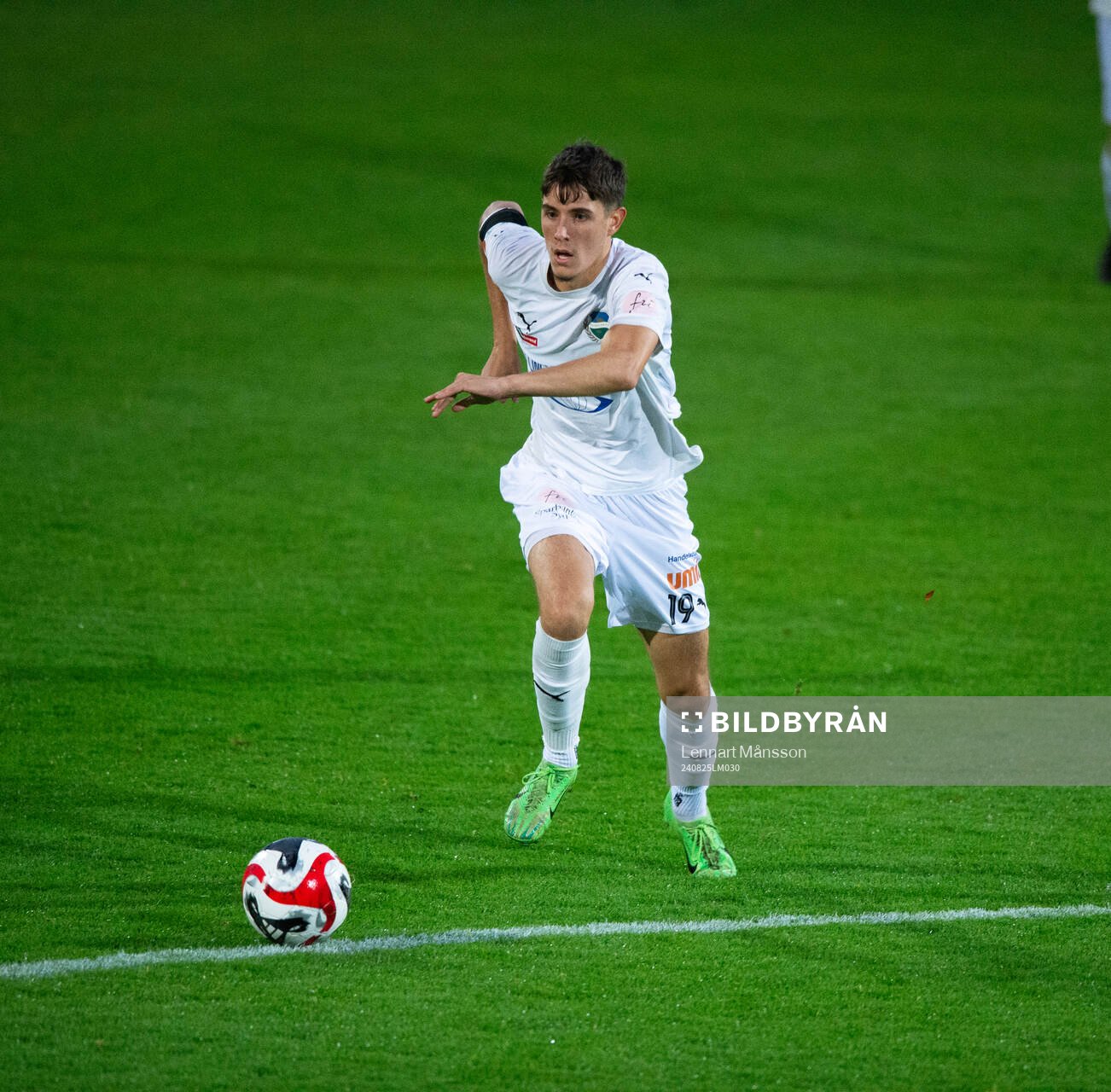 Österlens Adrian Holmström i matchen i division 2 mellan