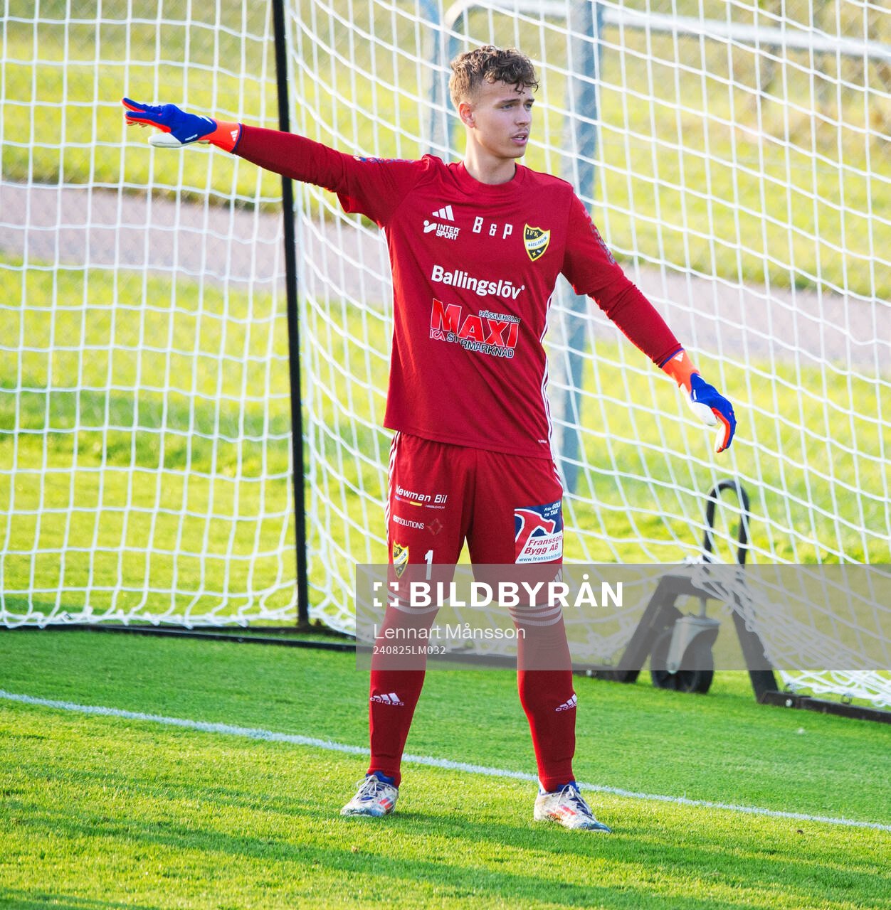 IFK Hässleholms 18-årige målvakt Alve Lind i matchen i division 2 mellan IFK Hässleholm och Österlens FF 26 augusti 2024.