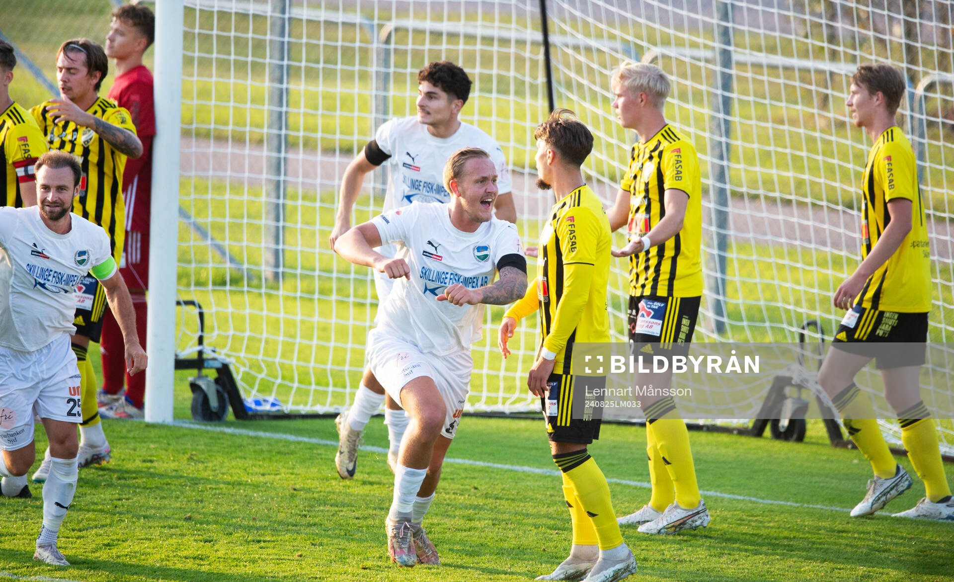 Österlen har gjort 0-1 och Gustav Jönsson jublar i
