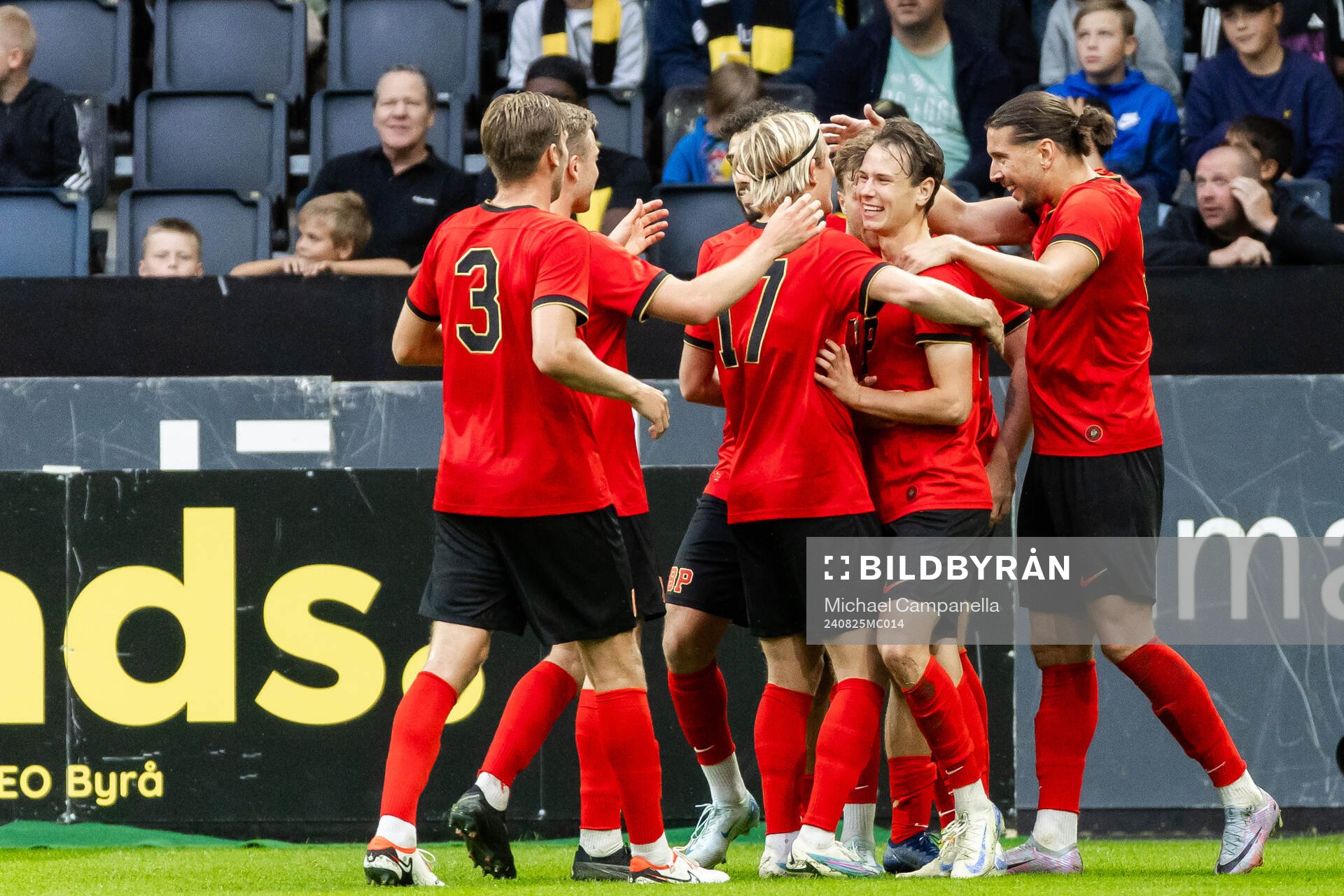 Brommapojkarnas Alex Timossi Andersson jublar efter 0-1 under fotbollsmatchen i Allsvenskan mellan AIK och Brommapojkarna den 25 augusti 2024 i Stockholm.