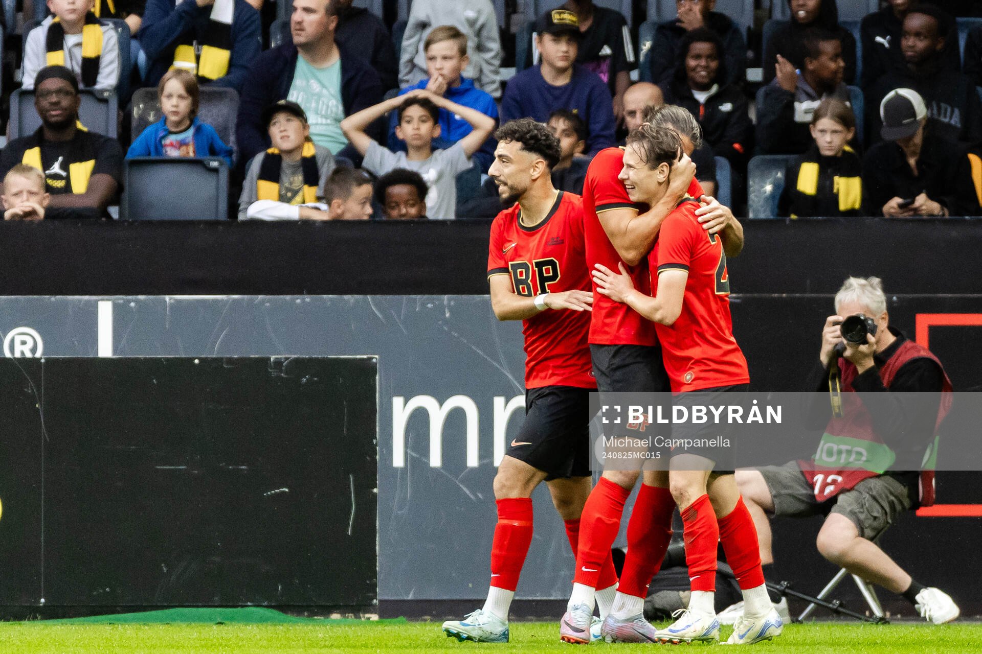 Brommapojkarnas Alex Timossi Andersson jublar