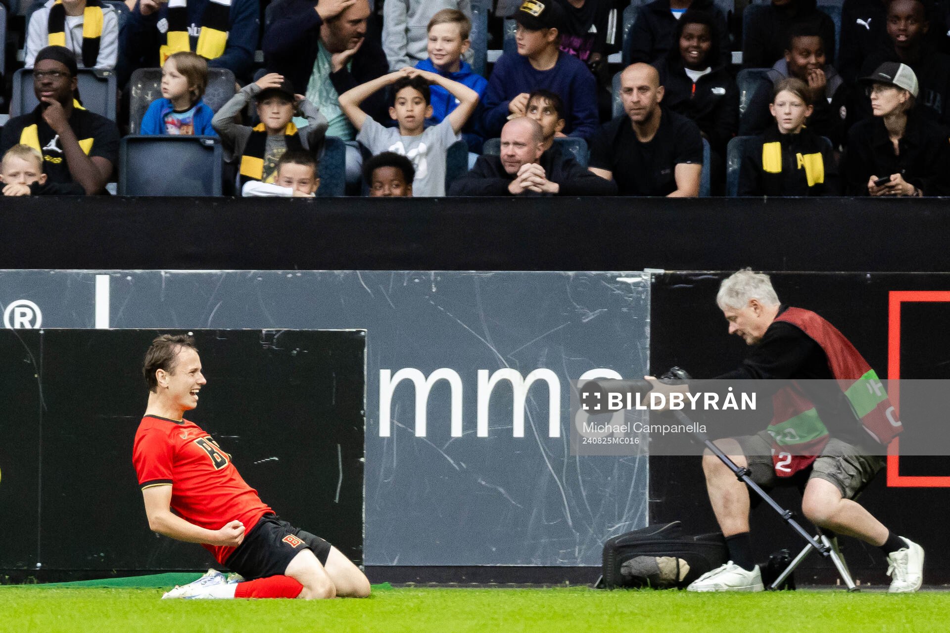 Brommapojkarnas Alex Timossi Andersson jublar