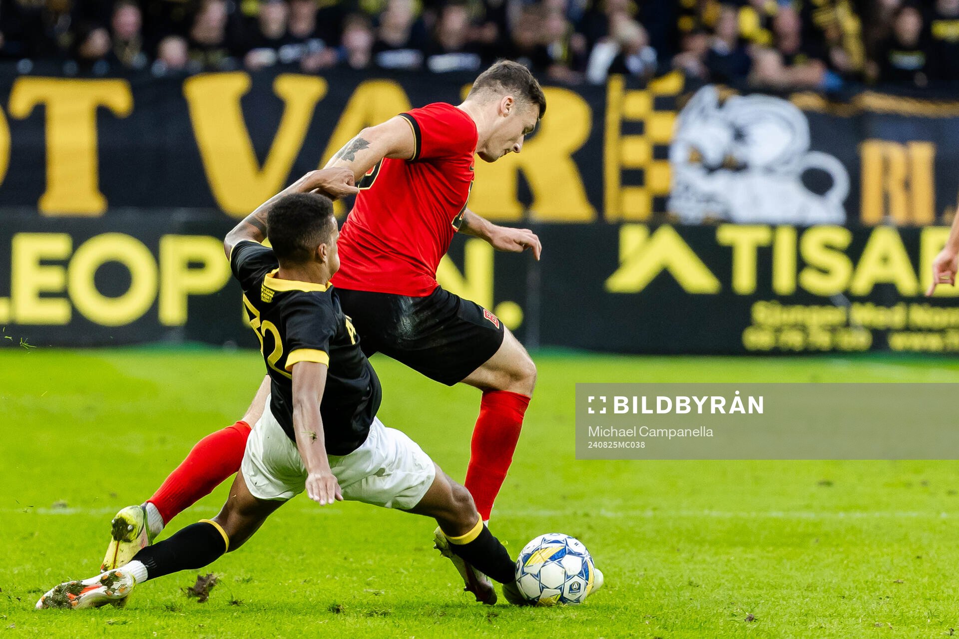 AIKs Rui Manuel Muati Modesto och Brommapojkarnas Adam