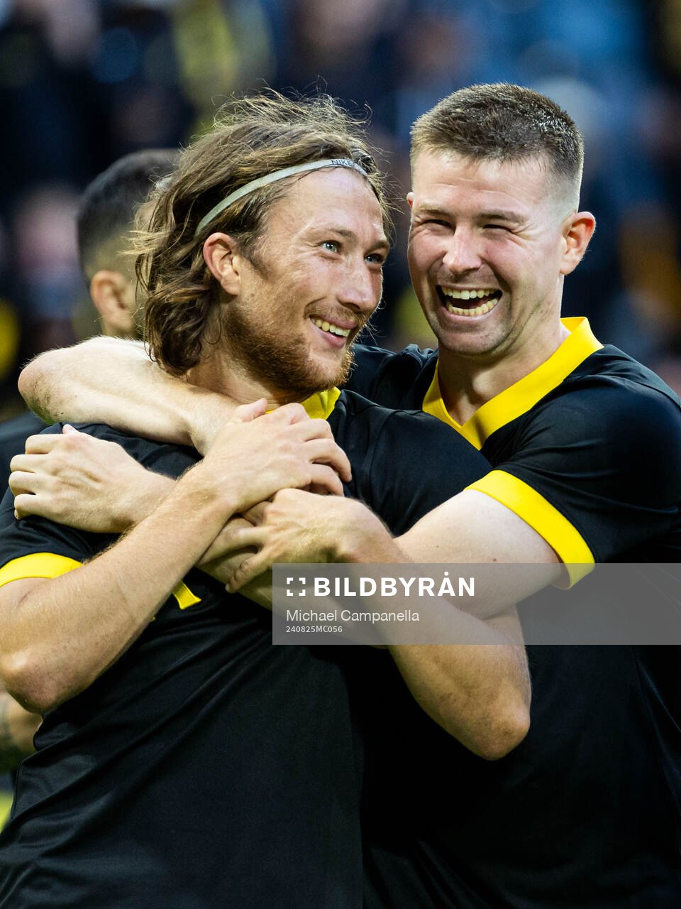 AIKs Axel Björnström och Mads Døhr Thychosen jublar