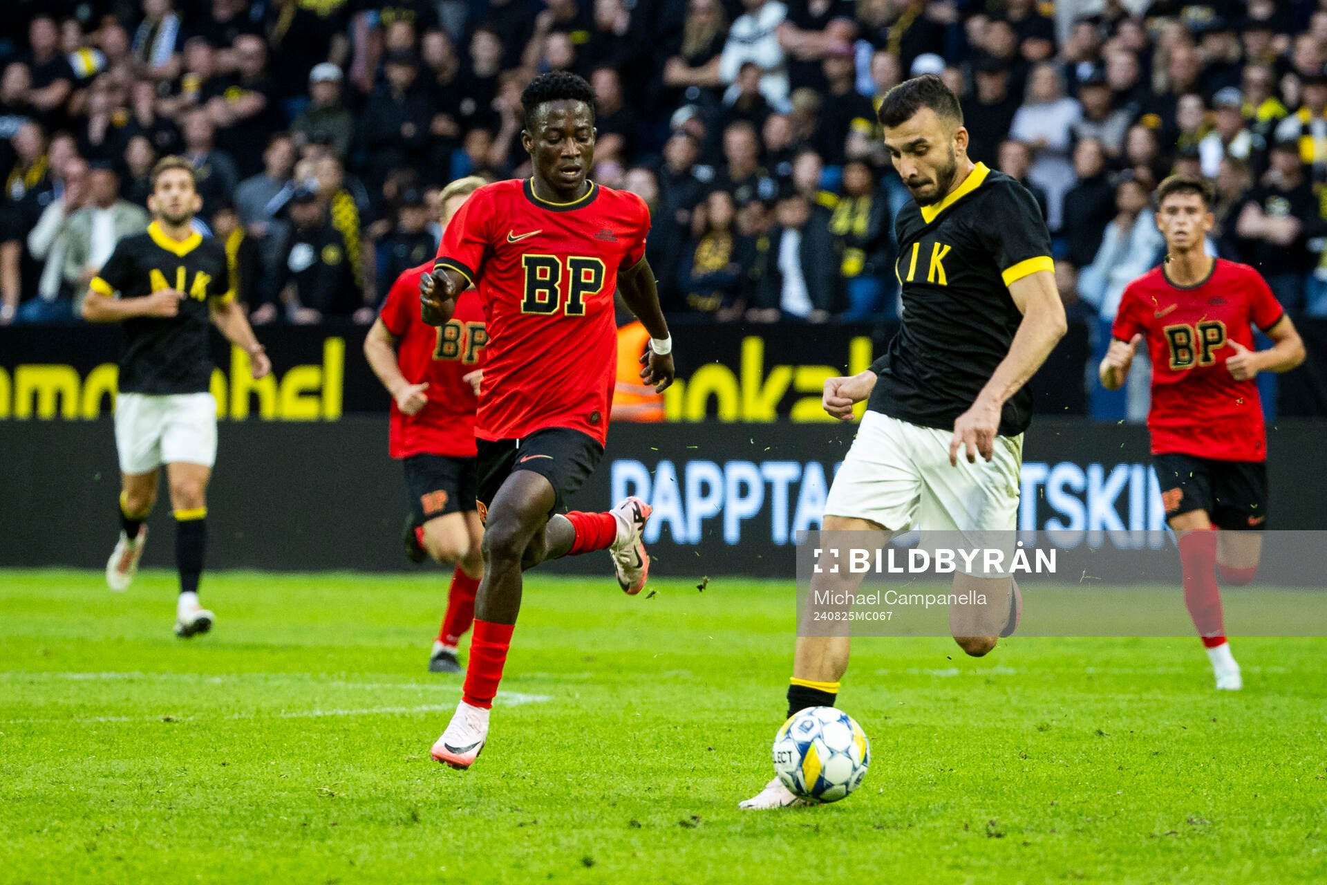 Brommapojkarnas Evans Botchway och AIKs Ioannis Pittas