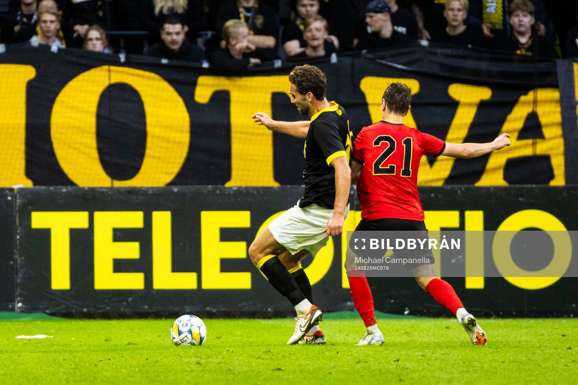 AIKs Benjamin Tiedemann Hansen och Brommapojkarnas Alex