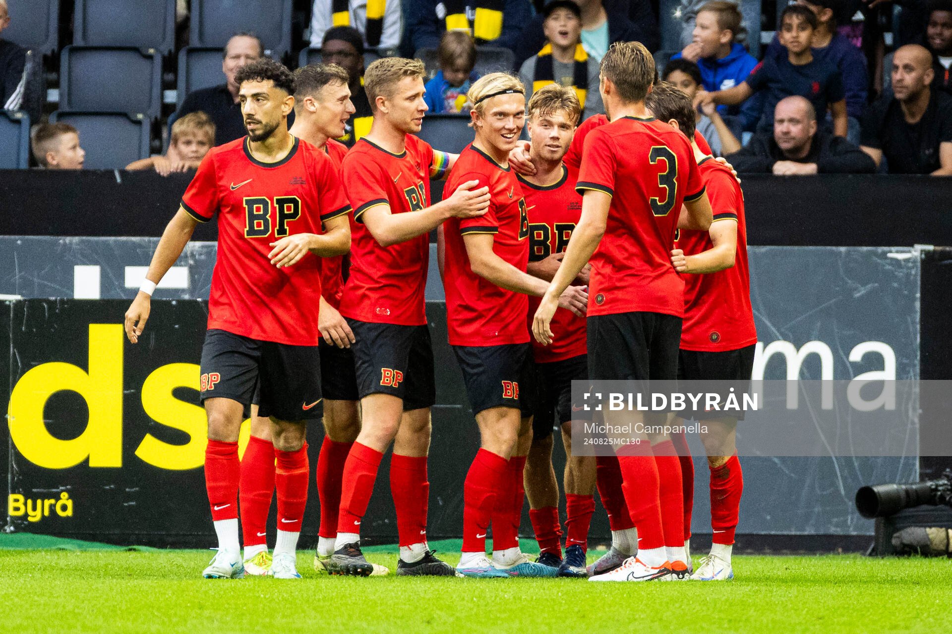 Brommapojkarnas Alex Timossi Andersson jublar