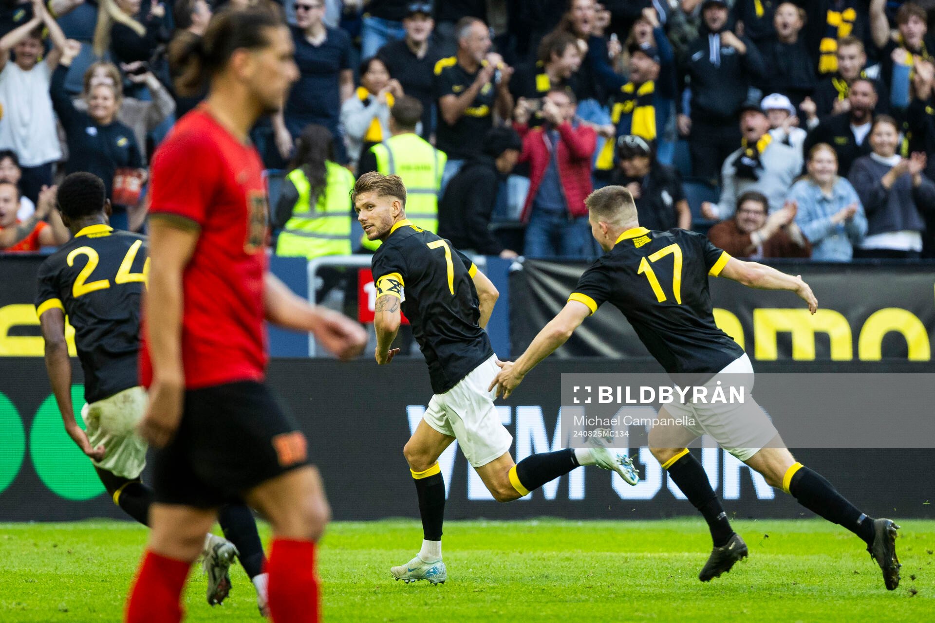 AIKs Anton Salétros jublar