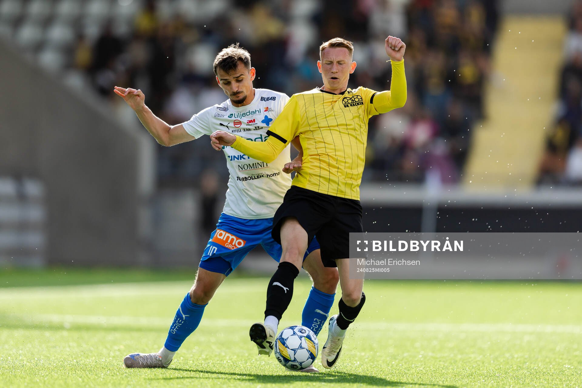 Värnamos Ajdin Zeljkovic och Häckens Julius Lindberg