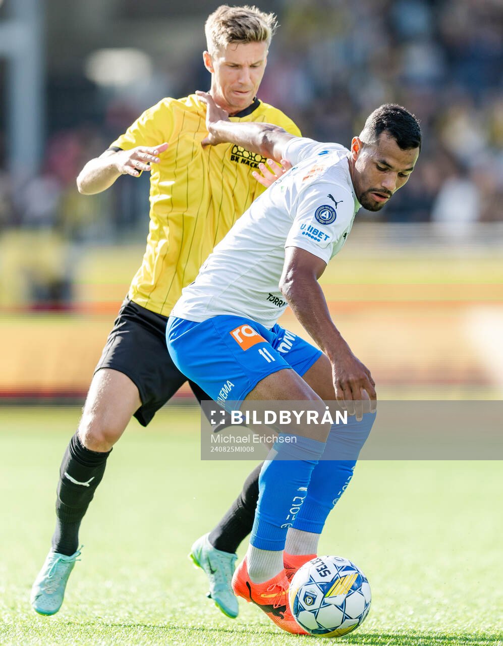 Häckens Samuel Leach Holm och Värnamos Wenderson Oliveira