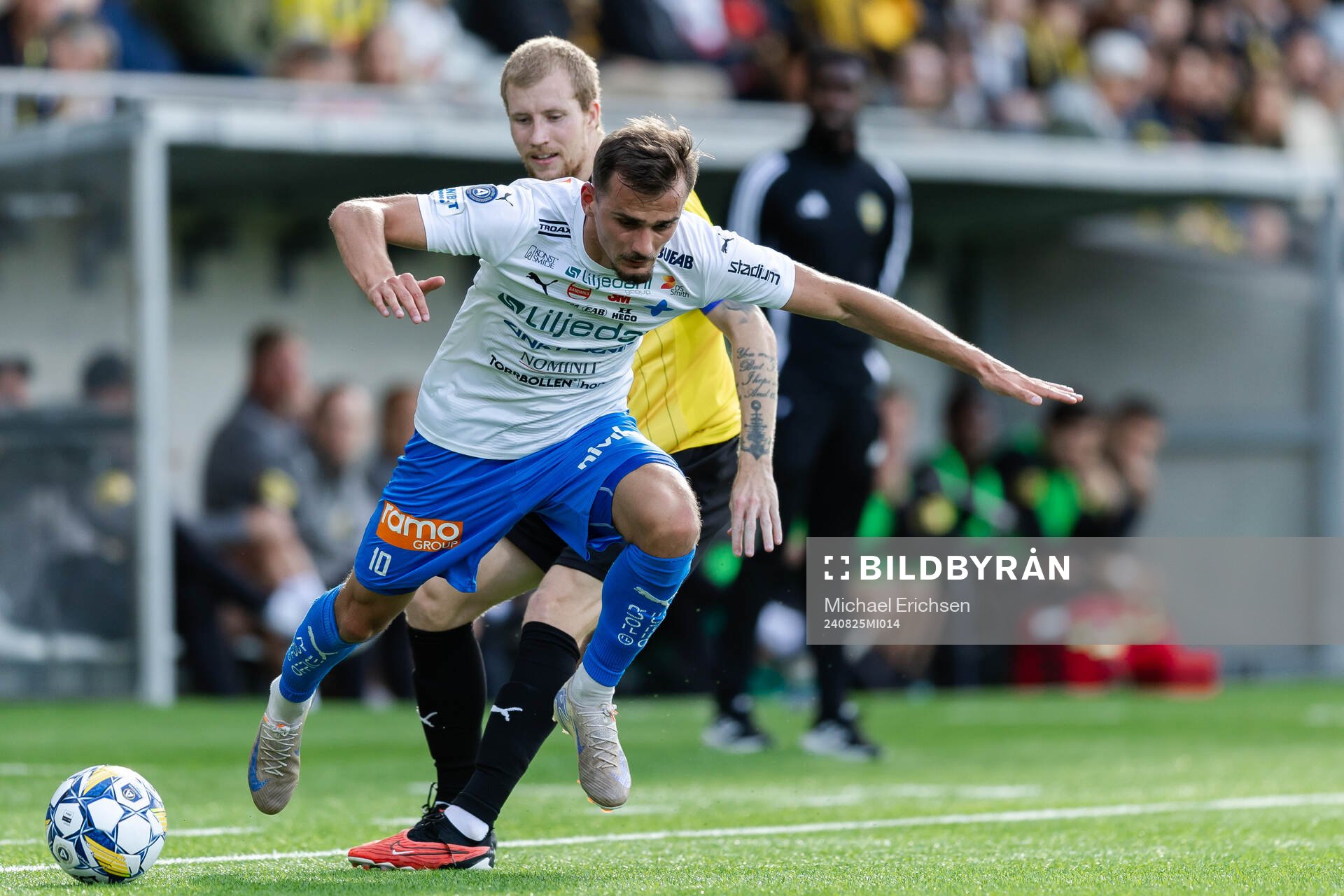 Häckens Simon Gustafson och Värnamos Ajdin Zeljkovic
