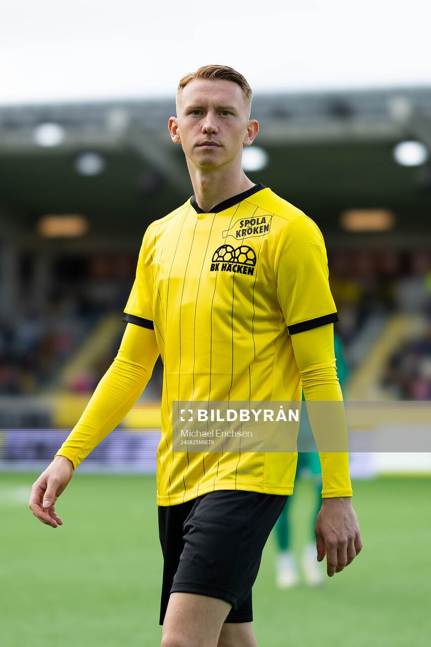 Häckens Julius Lindberg innan fotbollsmatchen i