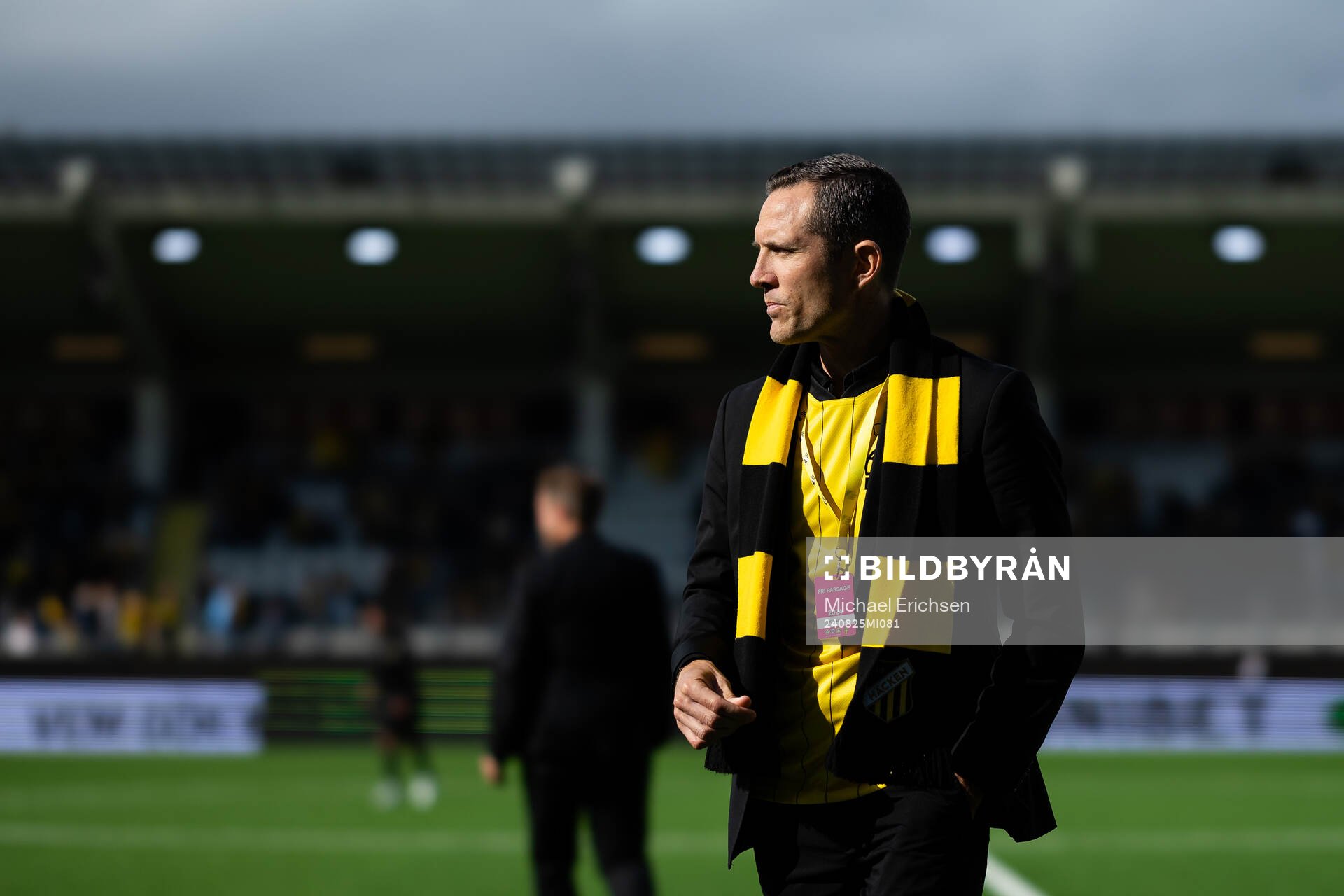 Häckens sportchef Martin Ericsson innan fotbollsmatchen i