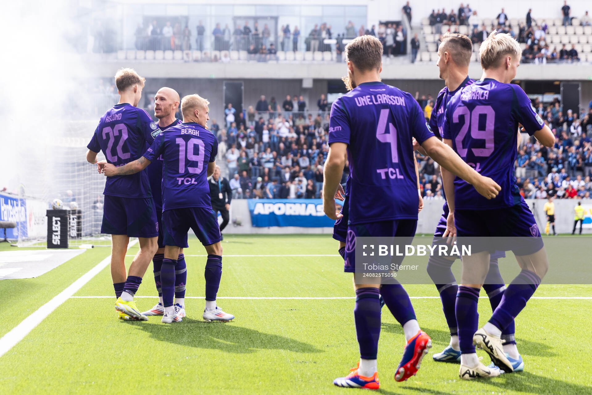 Djurgårdens Patric Åslund jublar med lagkamrater efter 0-1 under fotbollsmatchen i Allsvenskan mellan Sirius och Djurgården den 25 augusti 2024 i Uppsala.
