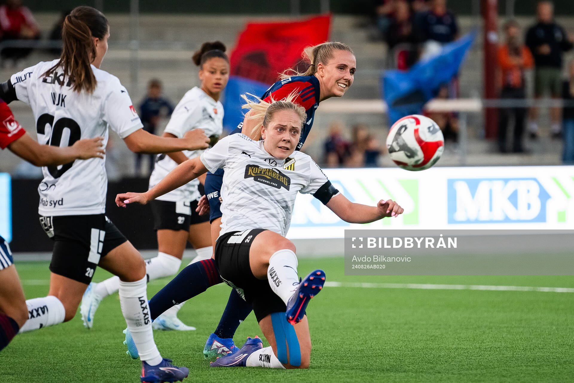Häckens Alice Bergström rensar i straffområdet