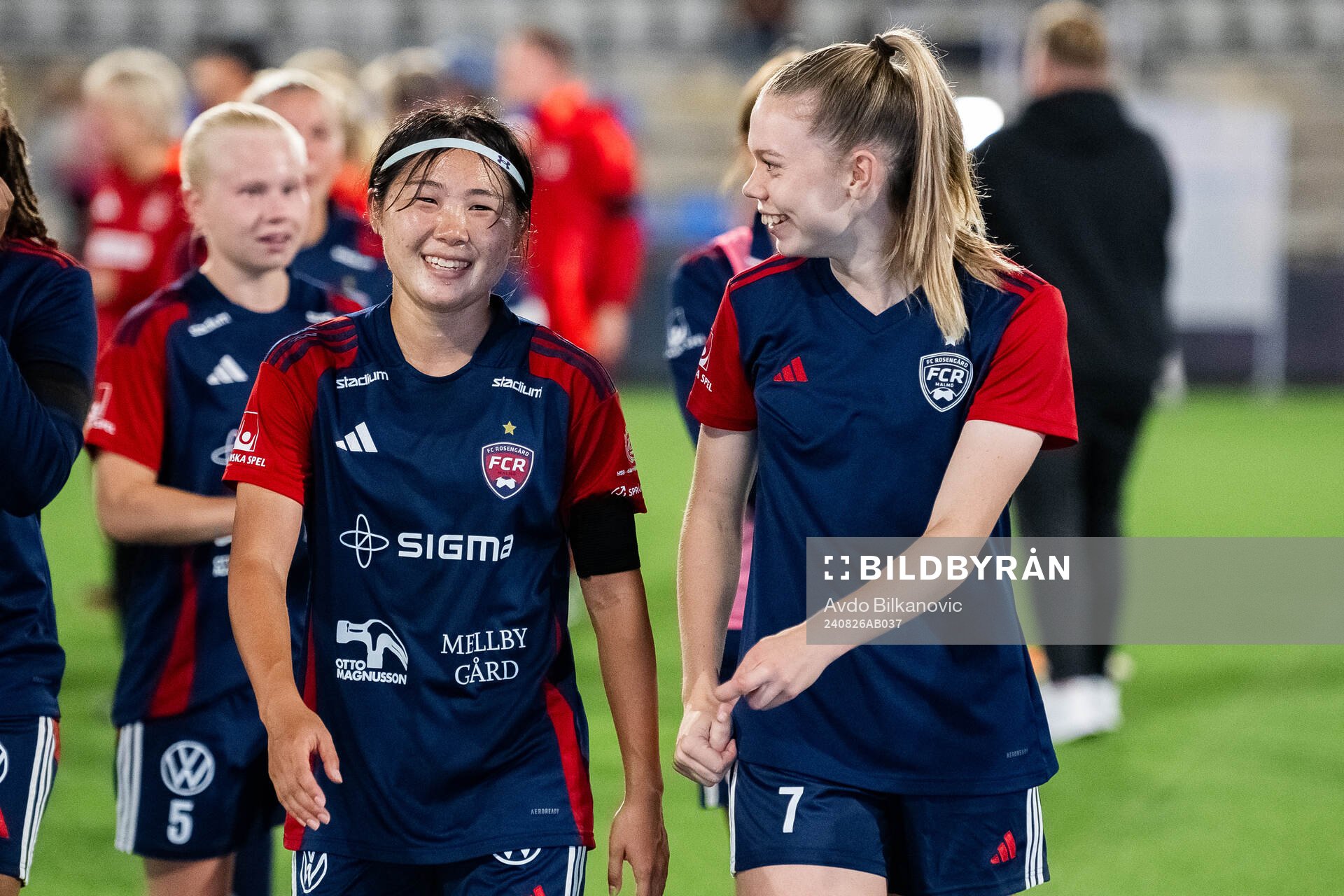 FC Rosengårds Mai Kadowaki och Bea Sprung jublar