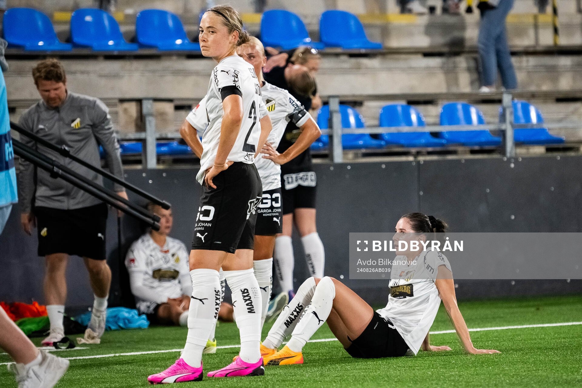 Häckens Clarissa Larisey deppar