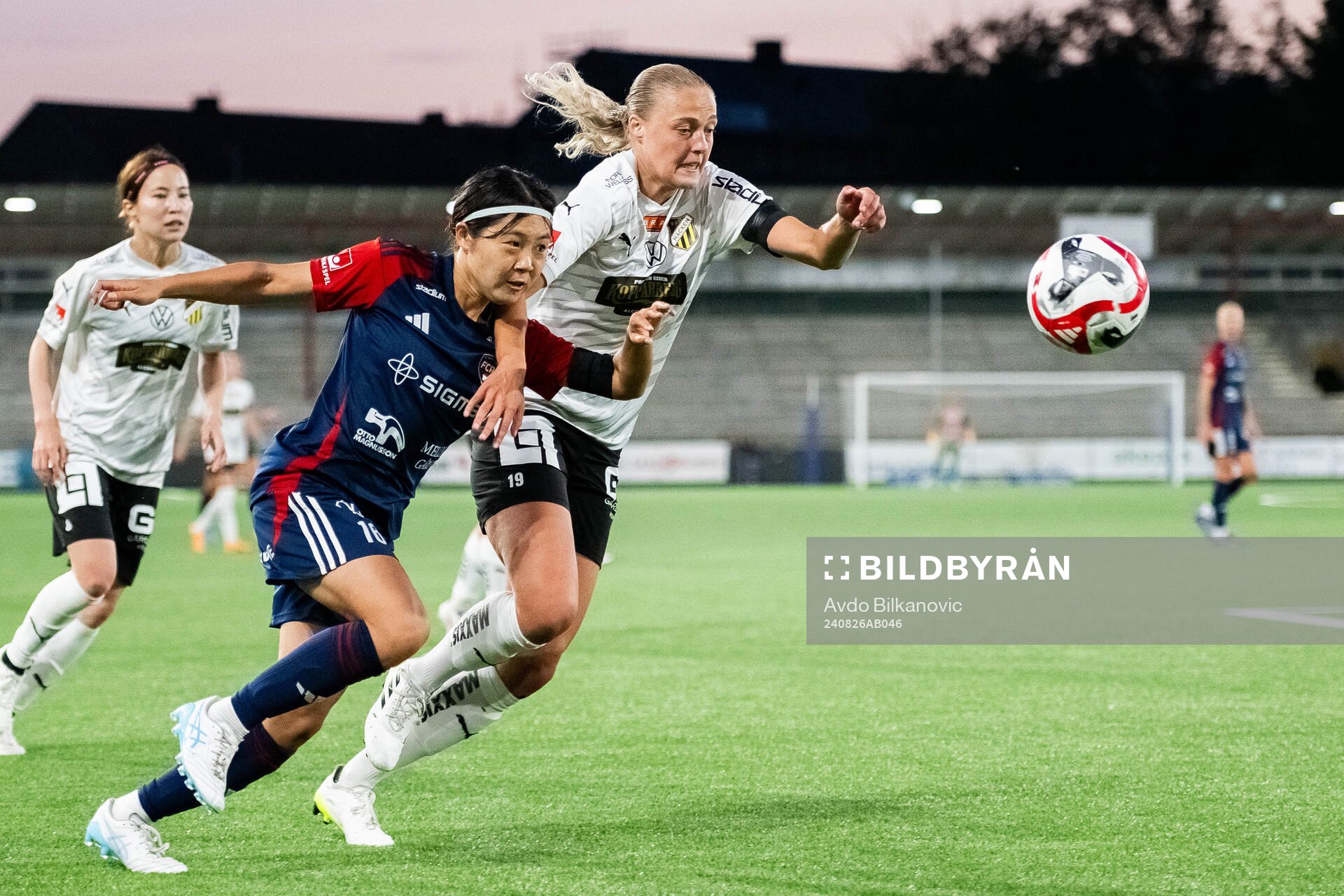 FC Rosengårds Mai Kadowaki och Häckens Elma Junttila