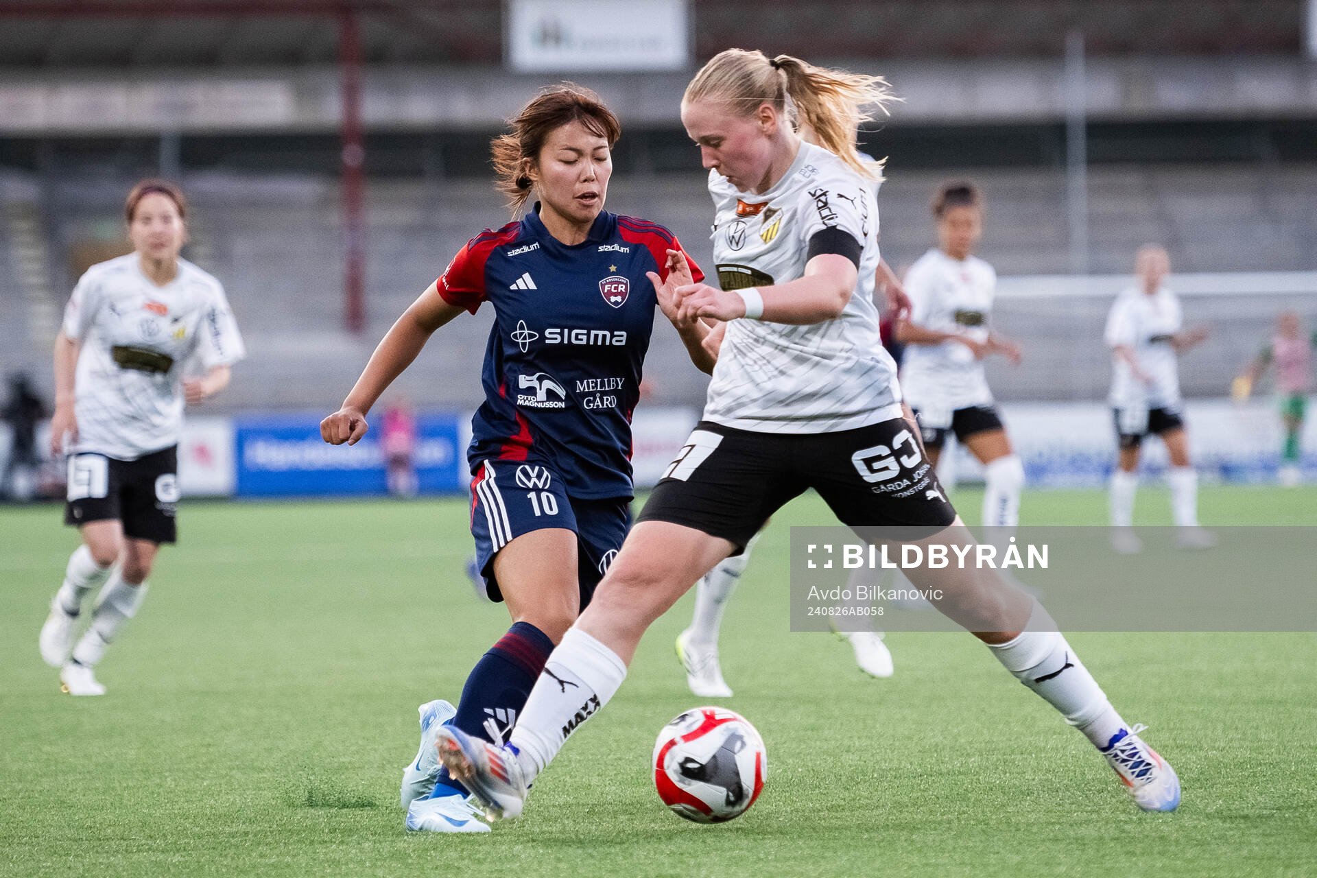 FC Rosengårds Momoko Tanikawa och Häckens Johanna